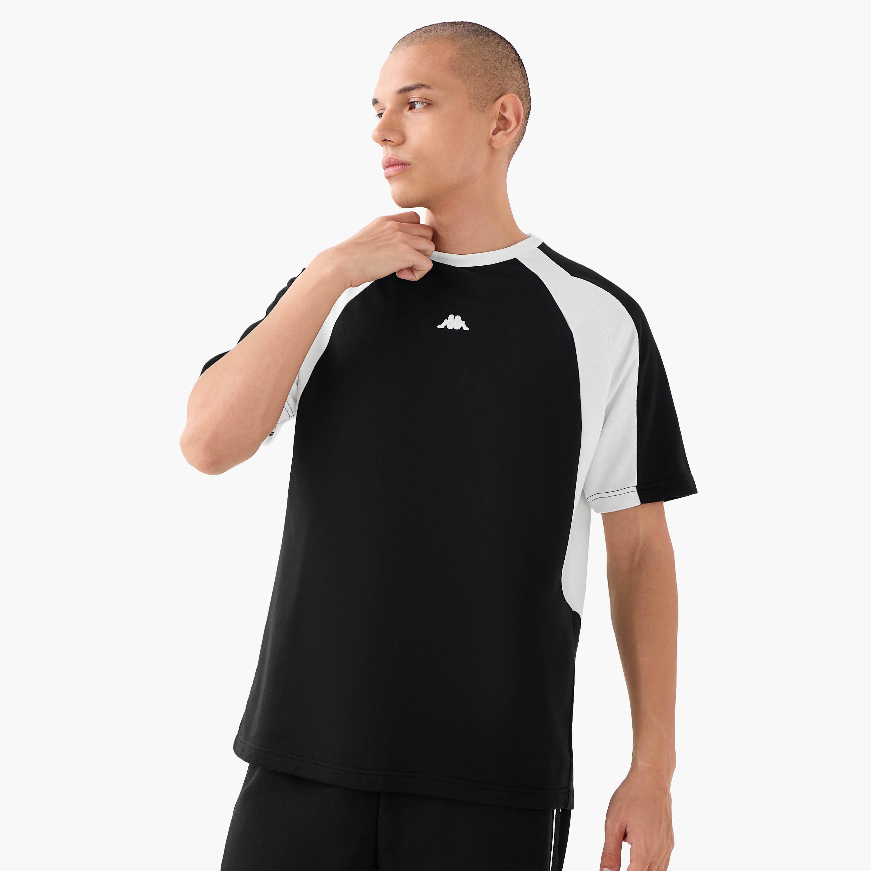 تيشيرت بتصميم قوالب ملونة وأكمام راجلان من كابا-men-clothing-sportswearandactivewear-tshirtsandpolos-image-5