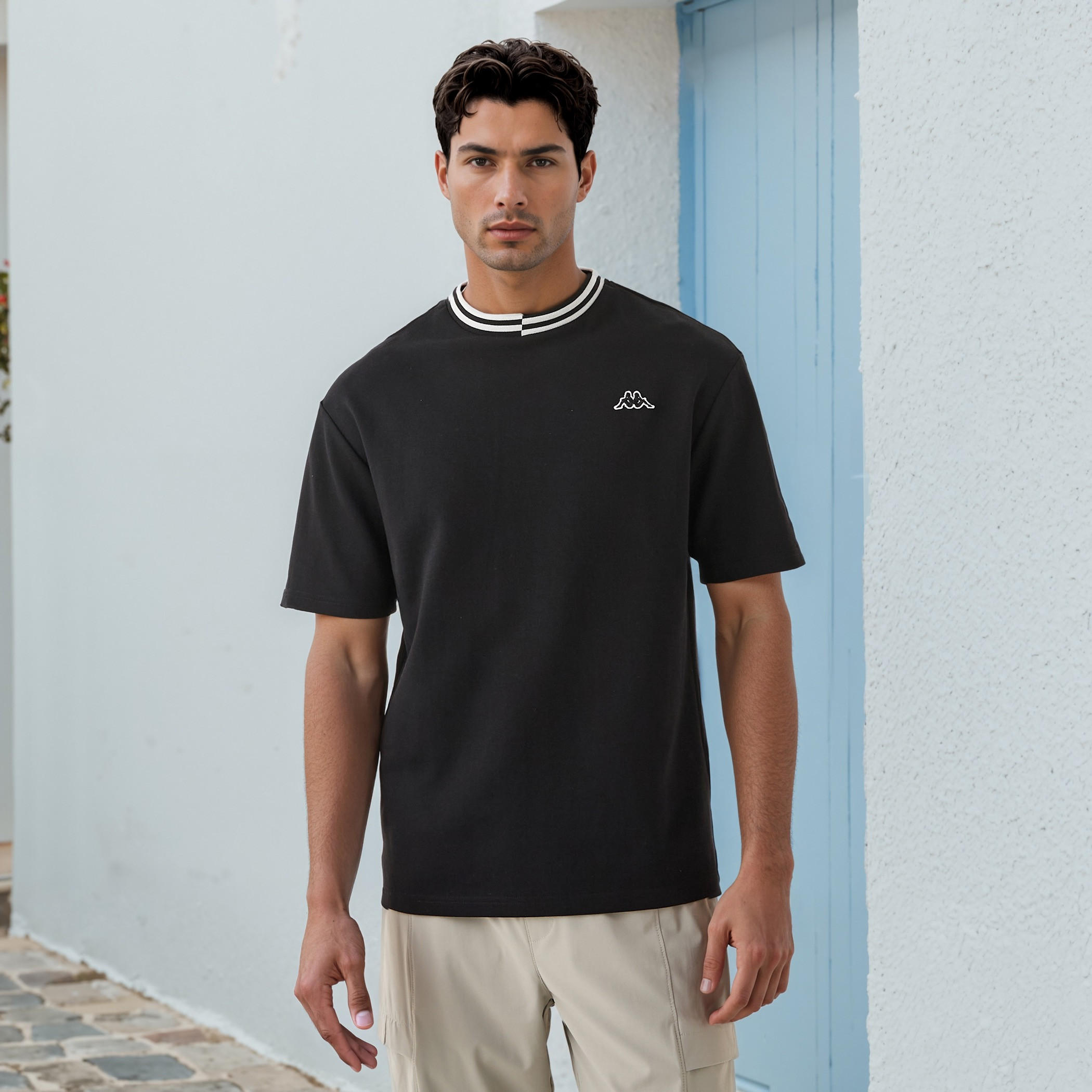 تيشيرت بطبعات شعار وحافة مغايرة من كابا-men-clothing-sportswearandactivewear-tshirtsandpolos-image-1