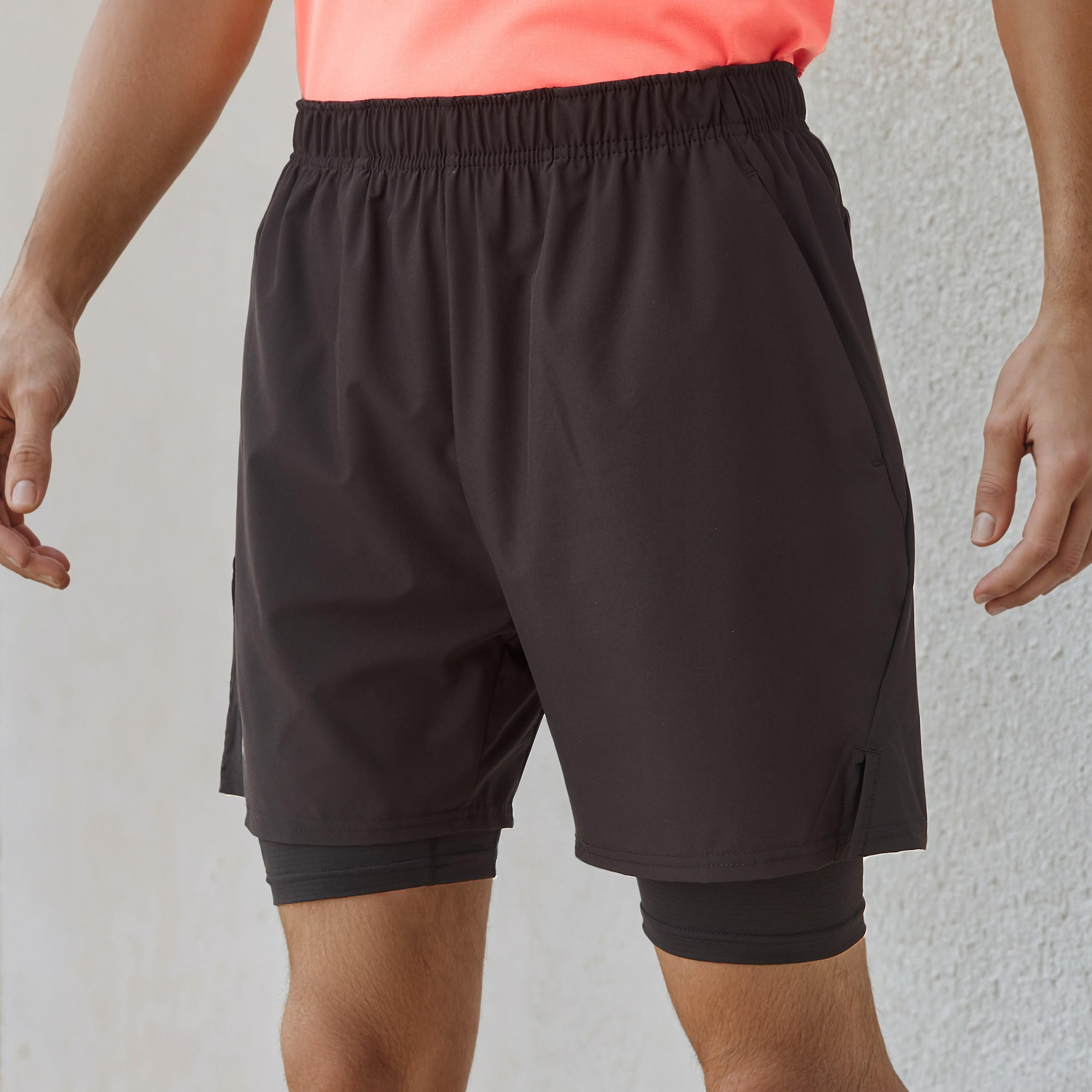 شورت جري مع شورت داخلي بطبعات شعار من كابا-men-clothing-bottoms-shorts-image-5