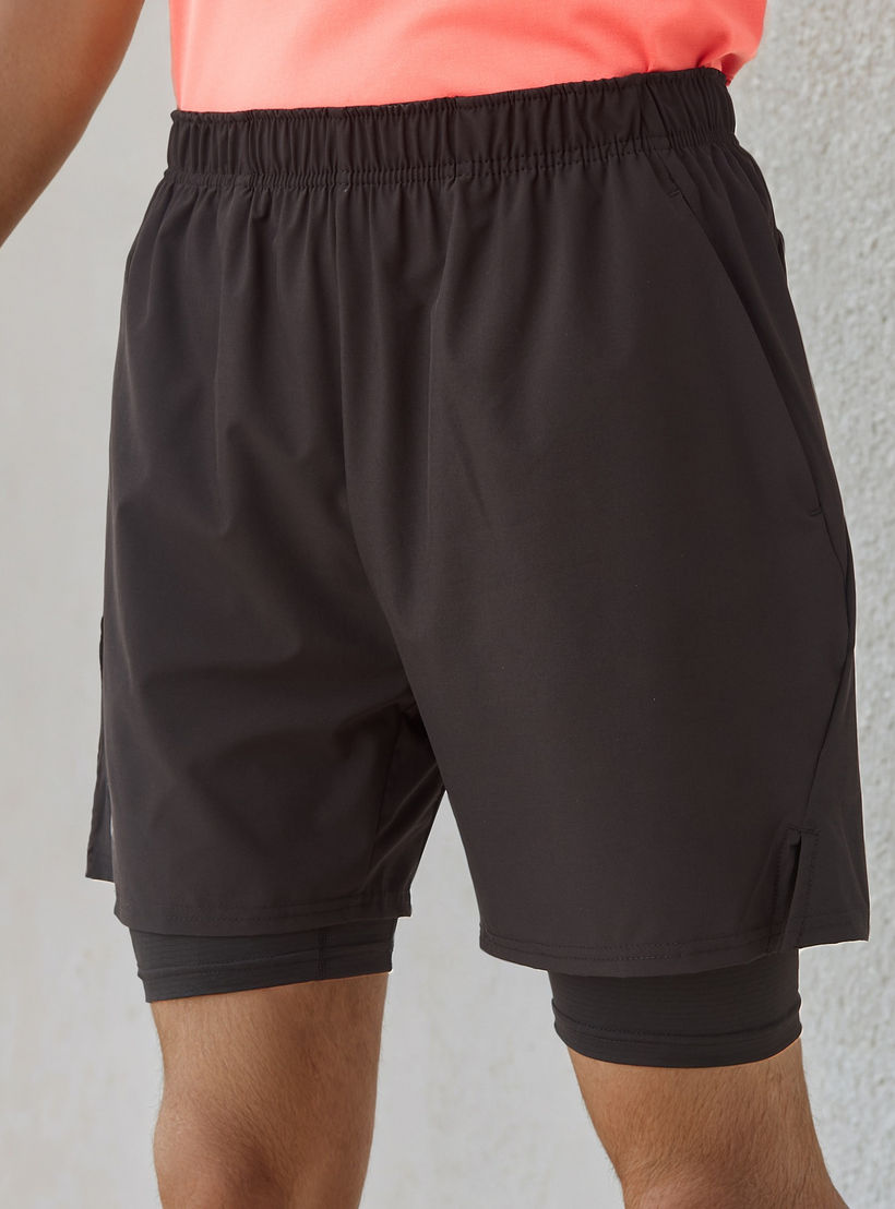 شورت جري مع شورت داخلي بطبعات شعار من كابا-men-clothing-bottoms-shorts-image-1