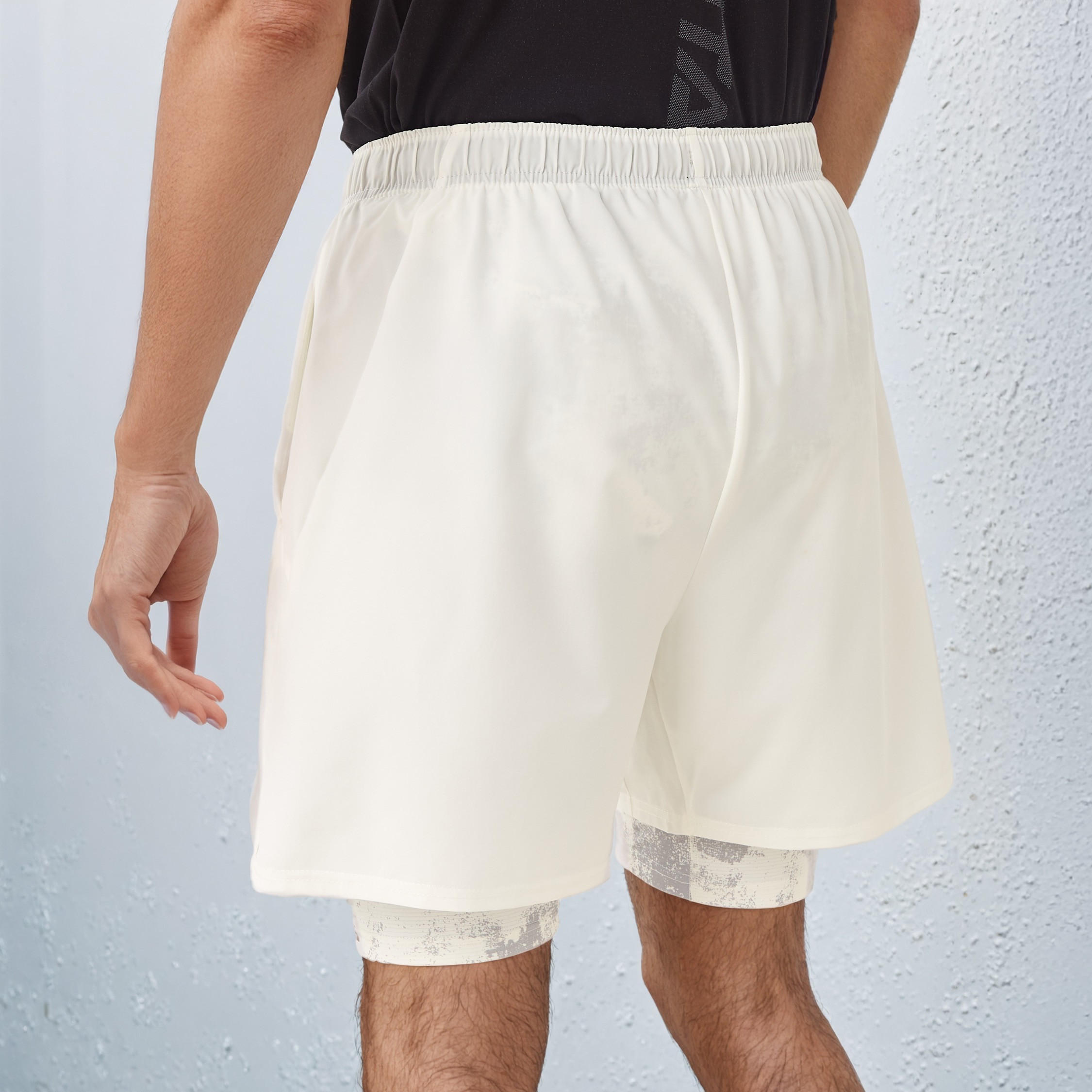 شورت جري مع شورت داخلي بطبعات شعار من كابا-men-clothing-bottoms-shorts-image-3