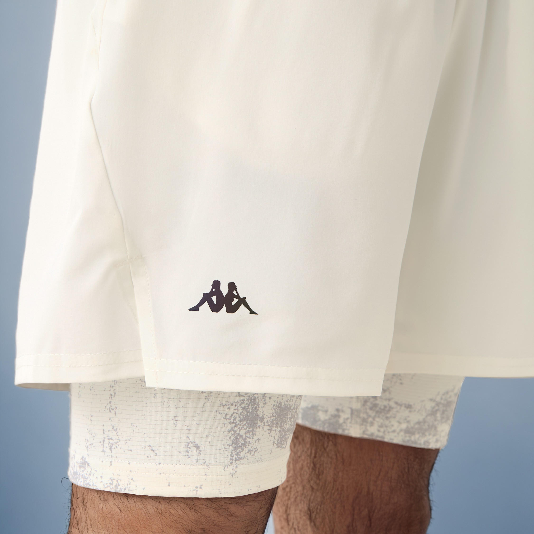 شورت جري مع شورت داخلي بطبعات شعار من كابا-men-clothing-bottoms-shorts-image-4