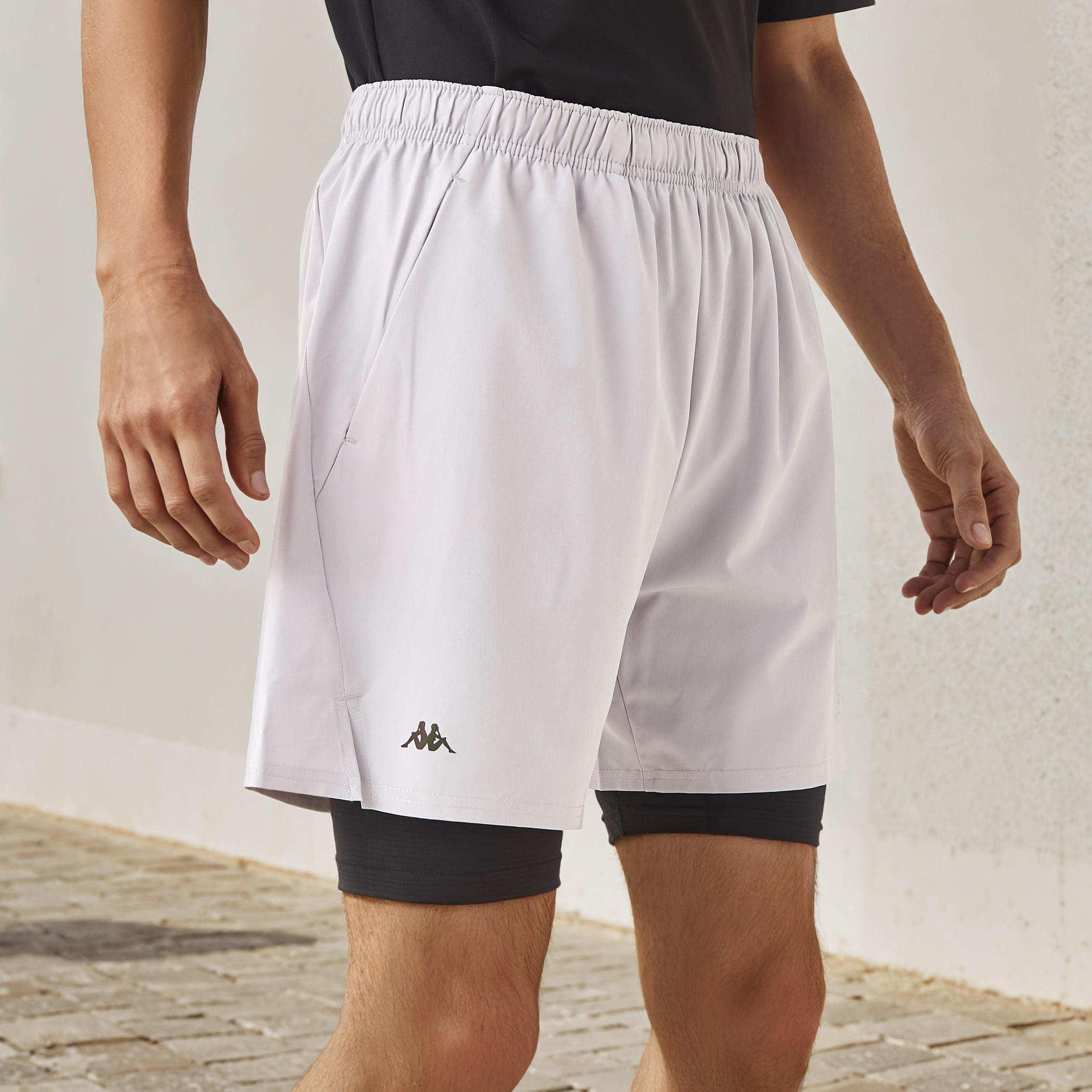 شورت جري مع شورت داخلي بطبعات شعار من كابا-men-clothing-bottoms-shorts-image-1