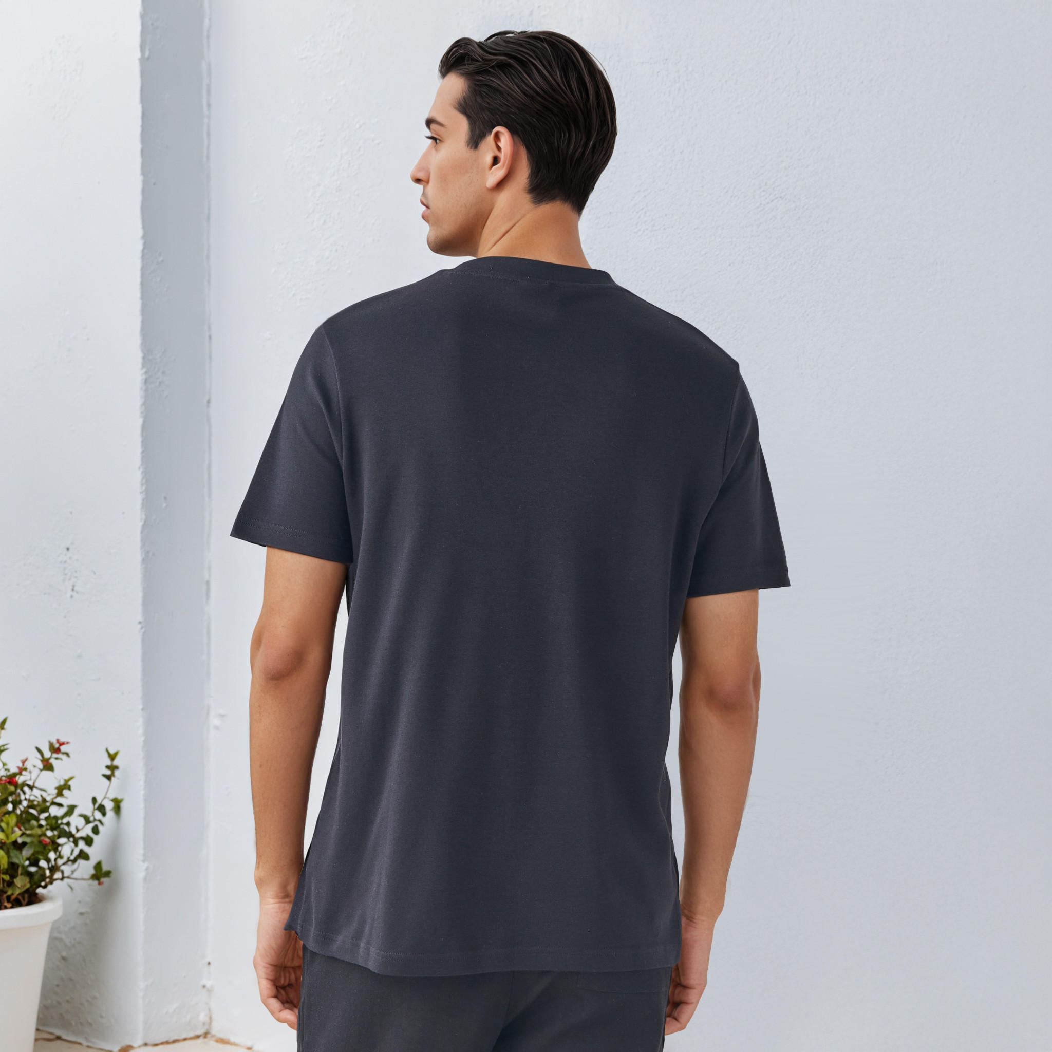 تيشيرت بياقة ضيقة وطبعات شعار من كابا-men-clothing-sportswearandactivewear-tshirtsandpolos-image-4