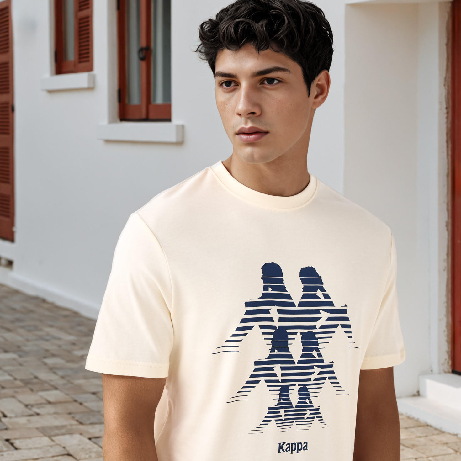 تيشيرت بياقة ضيقة وطبعات شعار من كابا-men-clothing-sportswearandactivewear-tshirtsandpolos-image-4