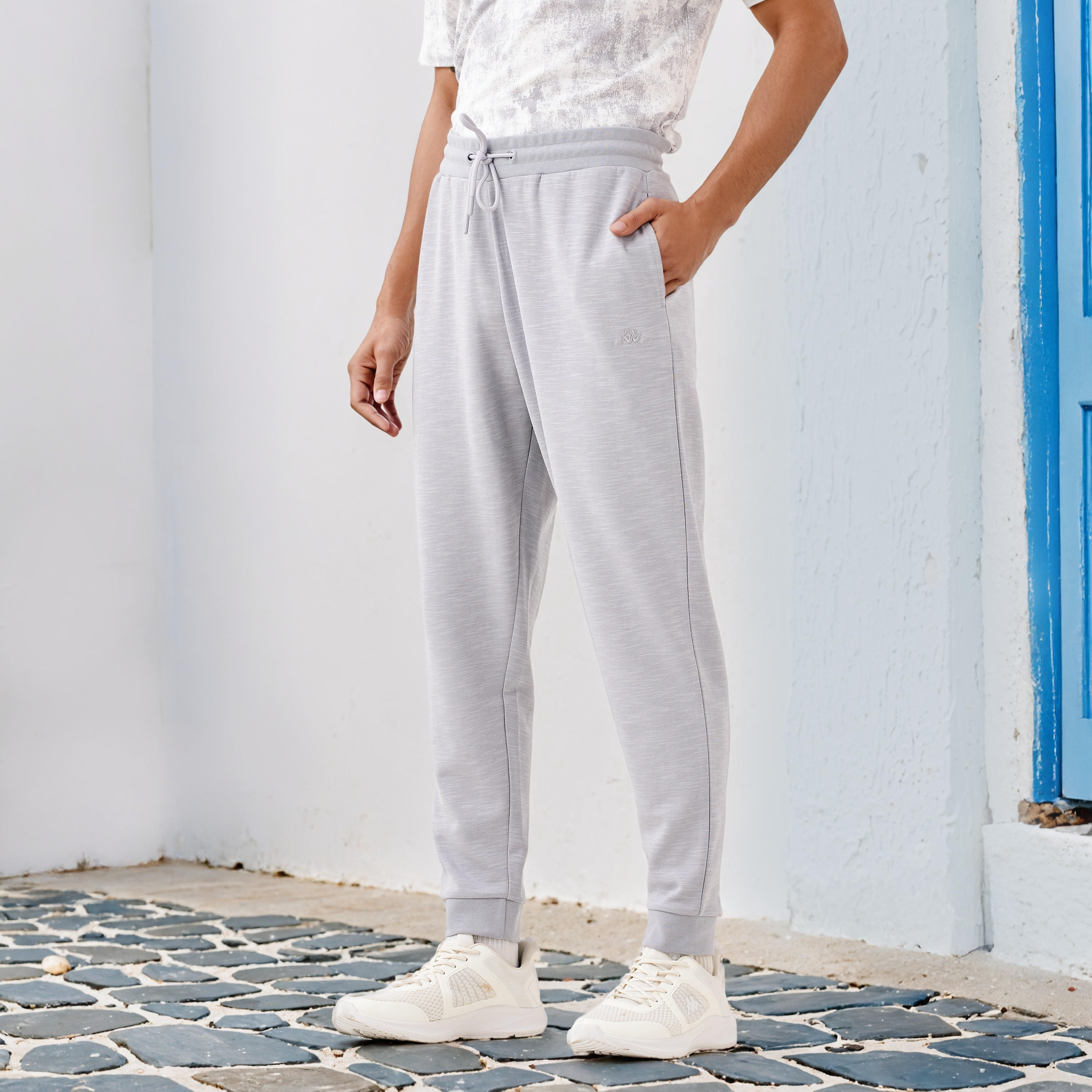 بنطلون رياضي برباط خصر وجيوب من كابا-men-clothing-sportswearandactivewear-bottoms-joggers-image-1
