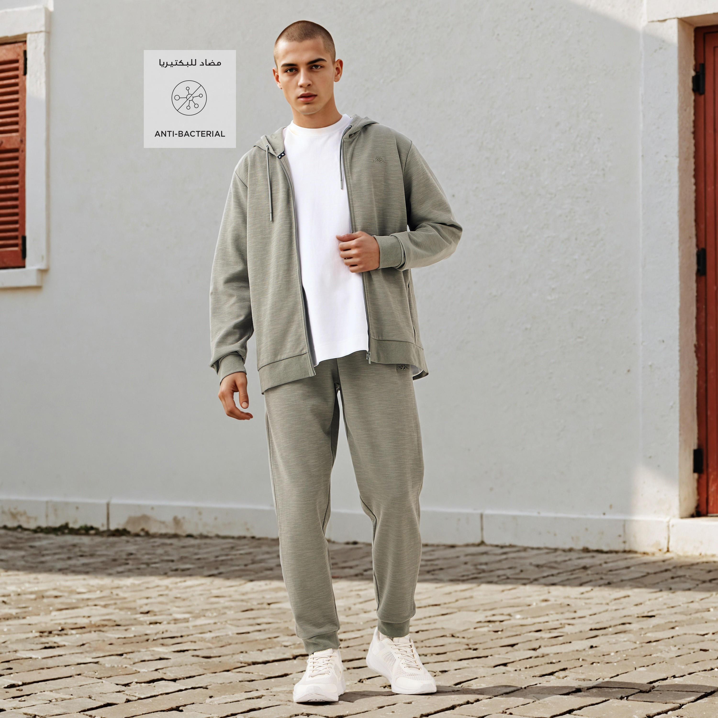 بنطلون رياضي برباط خصر وجيوب من كابا-men-clothing-sportswearandactivewear-bottoms-joggers-image-2