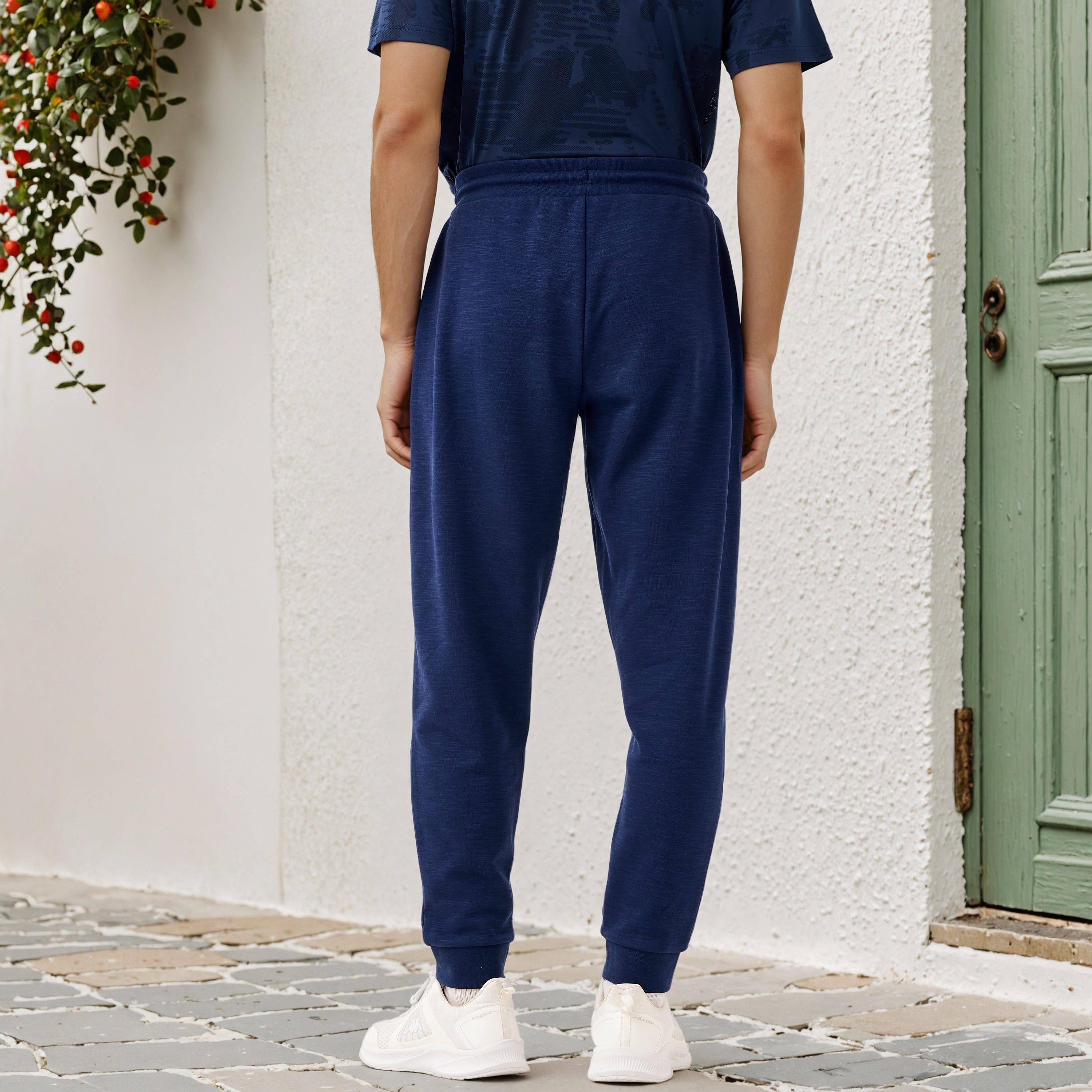 بنطلون رياضي برباط خصر وجيوب من كابا-men-clothing-sportswearandactivewear-bottoms-joggers-image-3