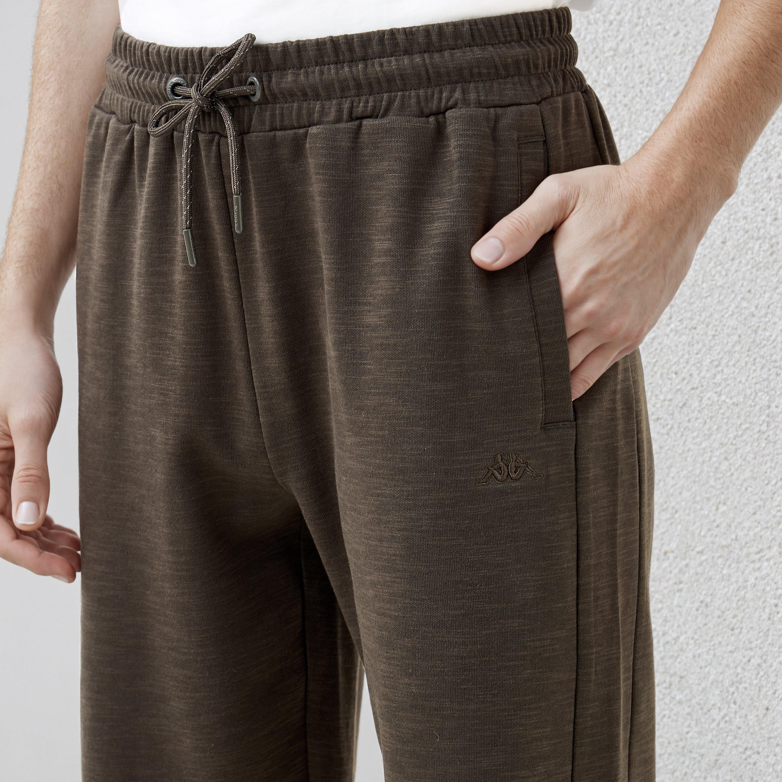 شورت بتطريز بشعار مع جيوب من كابا-men-clothing-bottoms-shorts-image-4