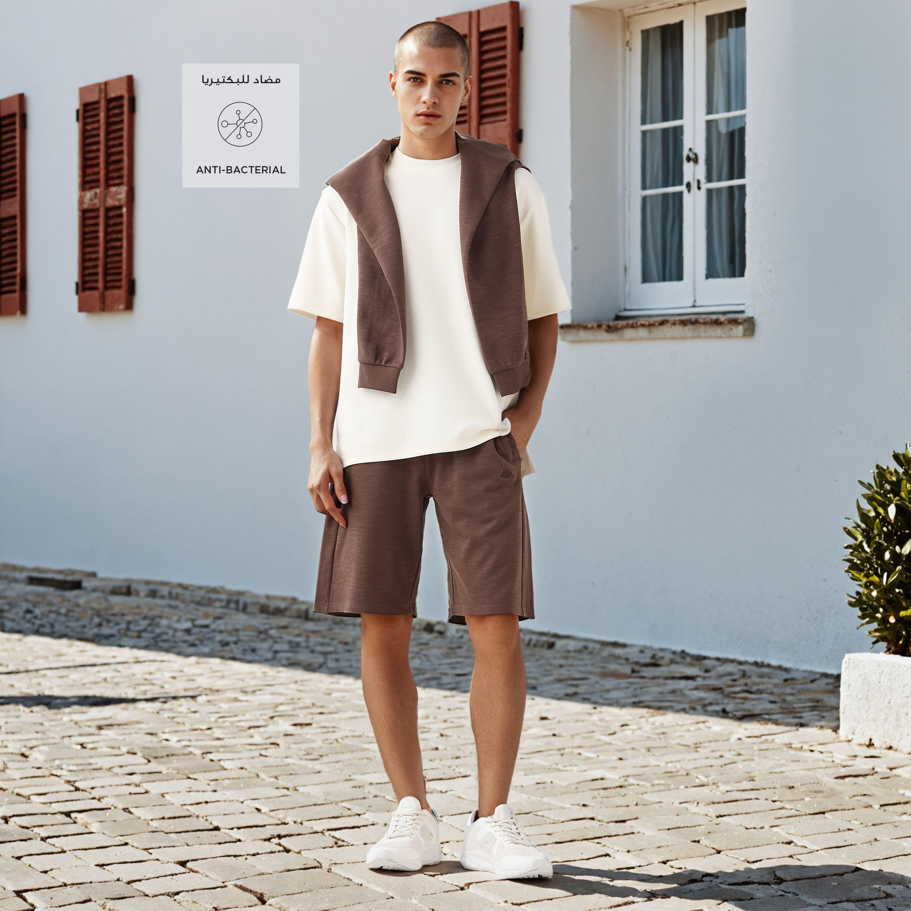 شورت بتطريز بشعار مع جيوب من كابا-men-clothing-bottoms-shorts-image-2
