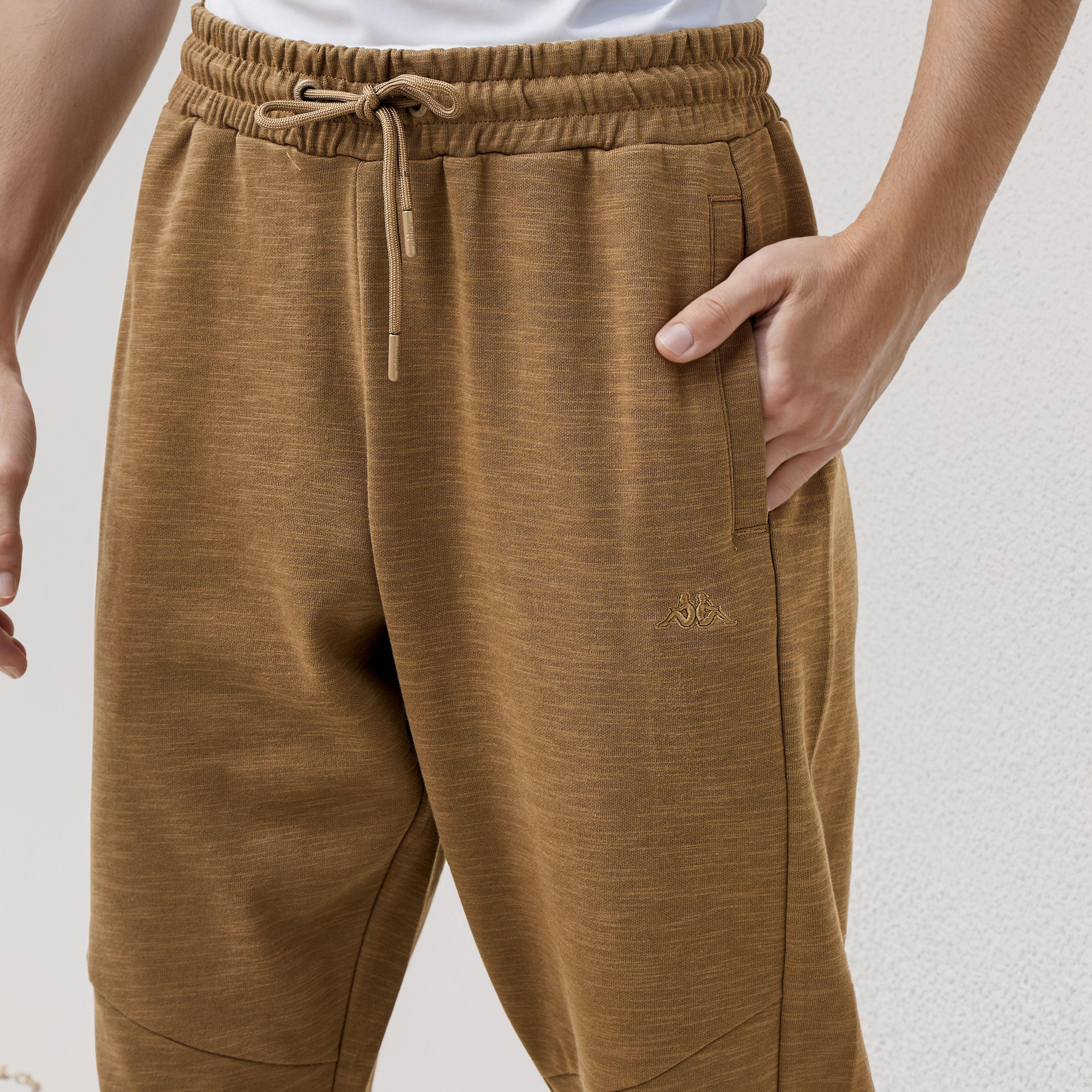 بنطلون رياضي بقصة عادية بألواح وجيوب من كابا-men-clothing-sportswearandactivewear-bottoms-joggers-image-1