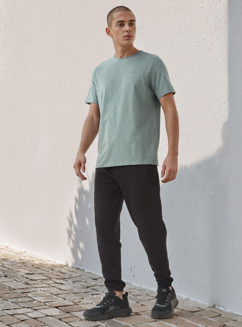 تيشيرت بقصة عادية من كابا-men-clothing-sportswearandactivewear-tshirtsandpolos-image-2
