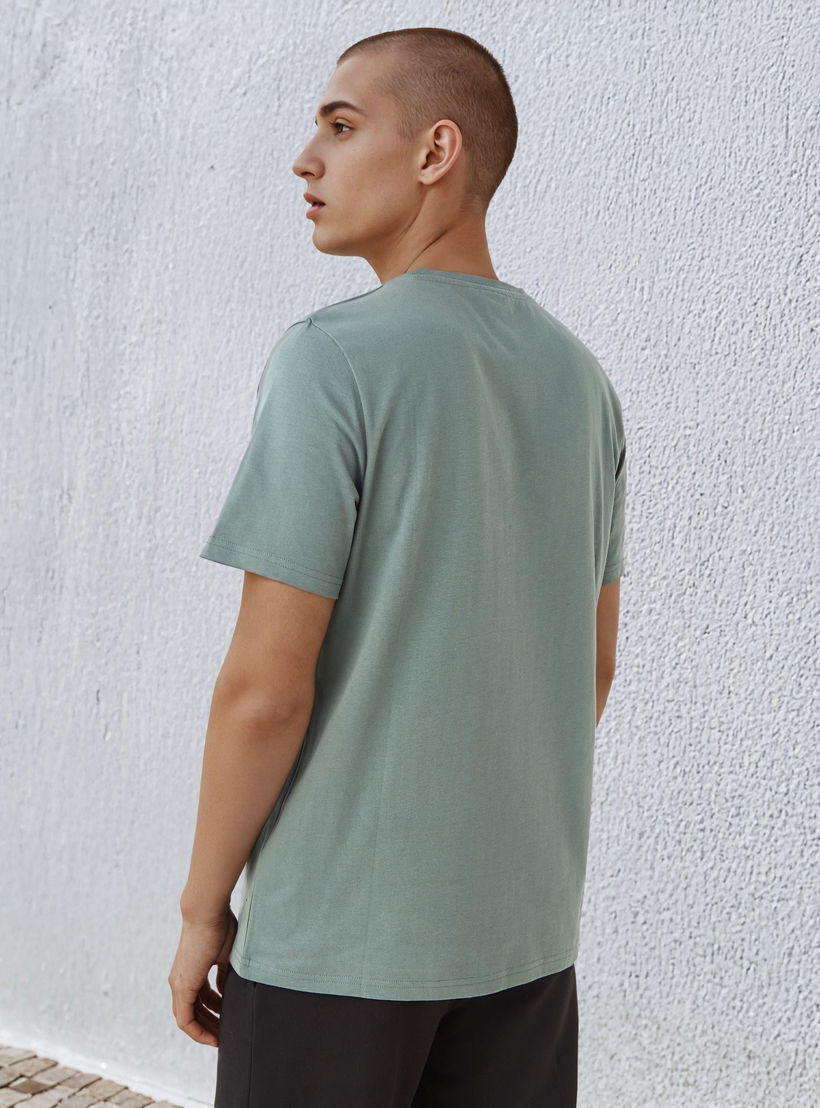 تيشيرت بقصة عادية من كابا-men-clothing-sportswearandactivewear-tshirtsandpolos-image-3