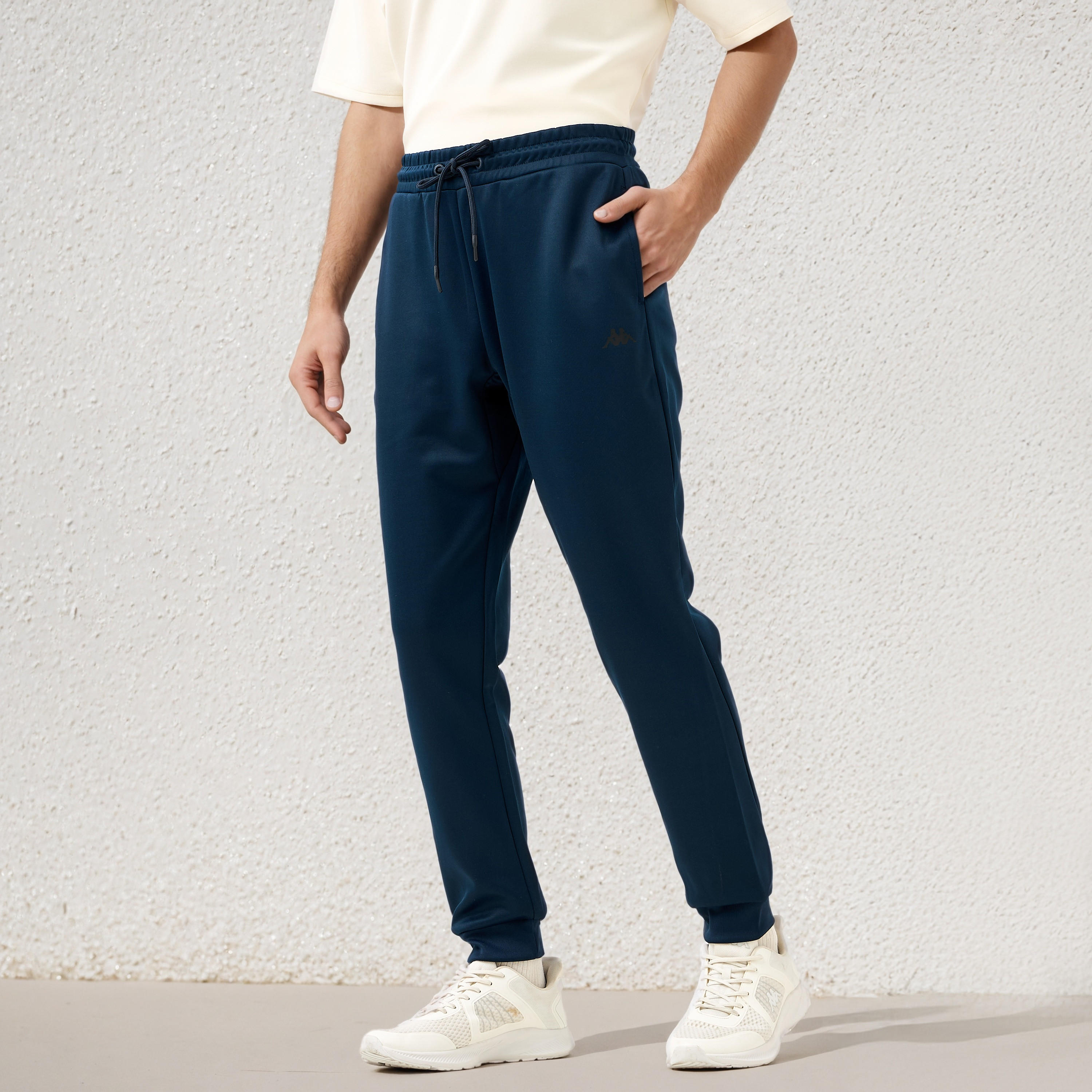 بنطلون رياضي بقصة عادية مع جيوب من كابا-men-clothing-sportswearandactivewear-tracksuits-image-4