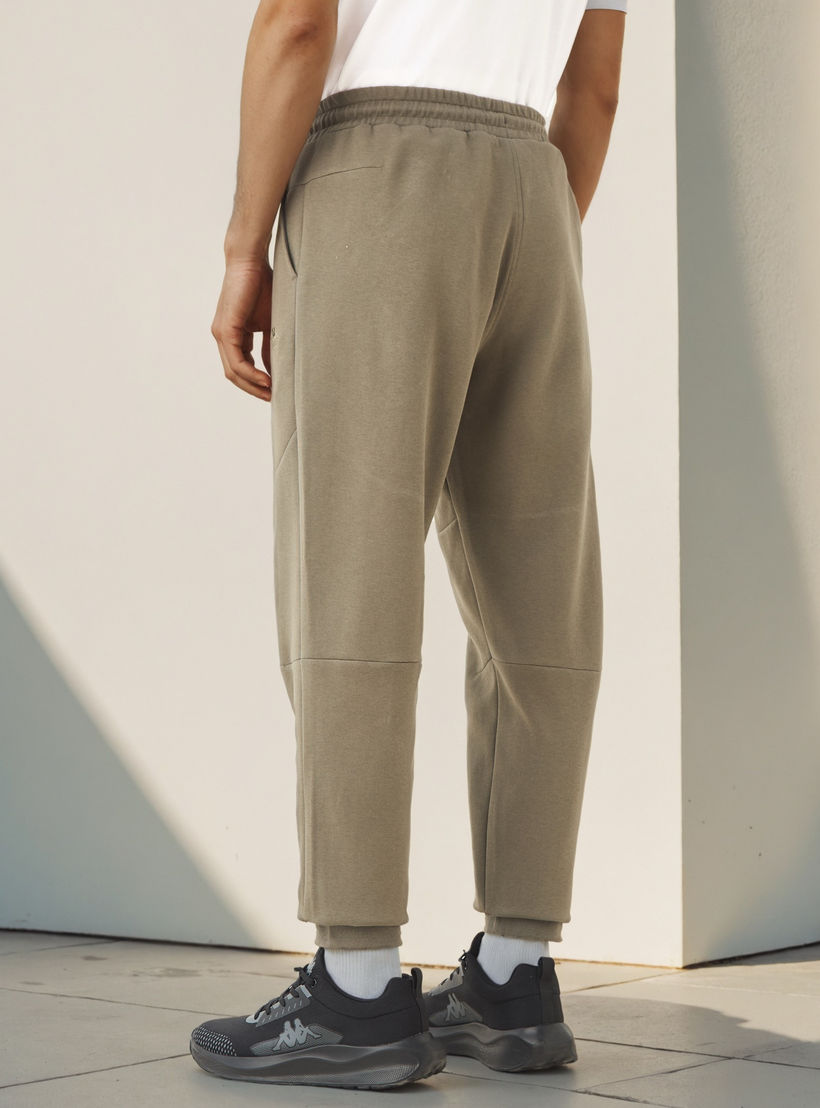 بنطلون جينز بقصة عادية من كابا-men-clothing-sportswearandactivewear-bottoms-joggers-image-3