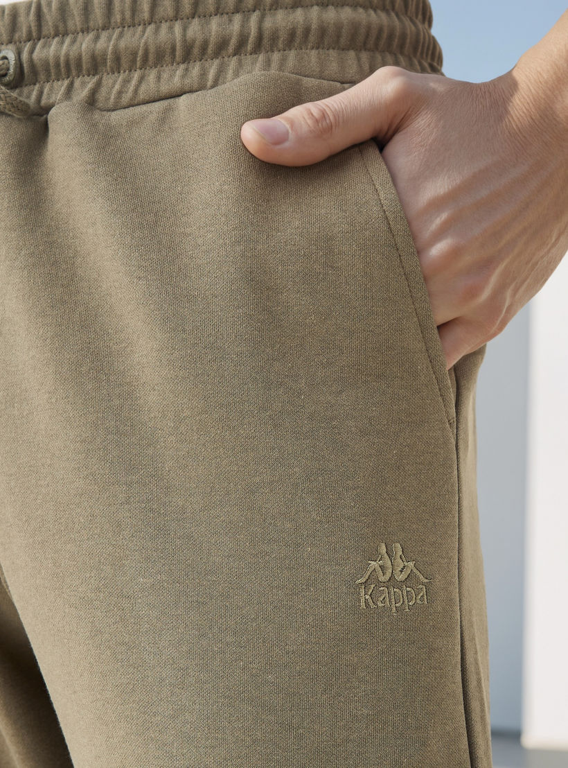 بنطلون جينز بقصة عادية من كابا-men-clothing-sportswearandactivewear-bottoms-joggers-image-2