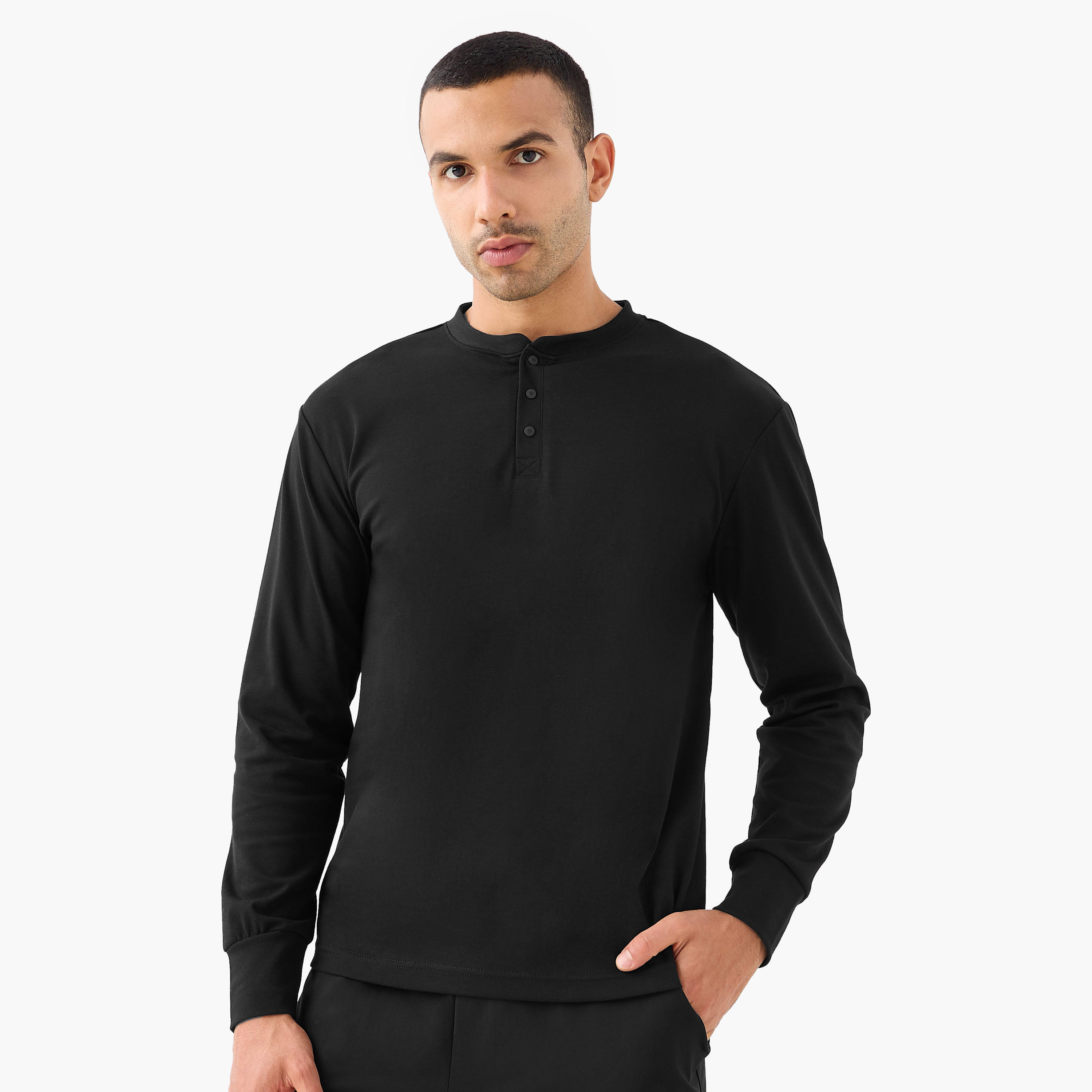 تيشيرت بياقة هنلي للرجال من لوف بانغولين-men-clothing-sportswearandactivewear-tshirtsandpolos-image-5