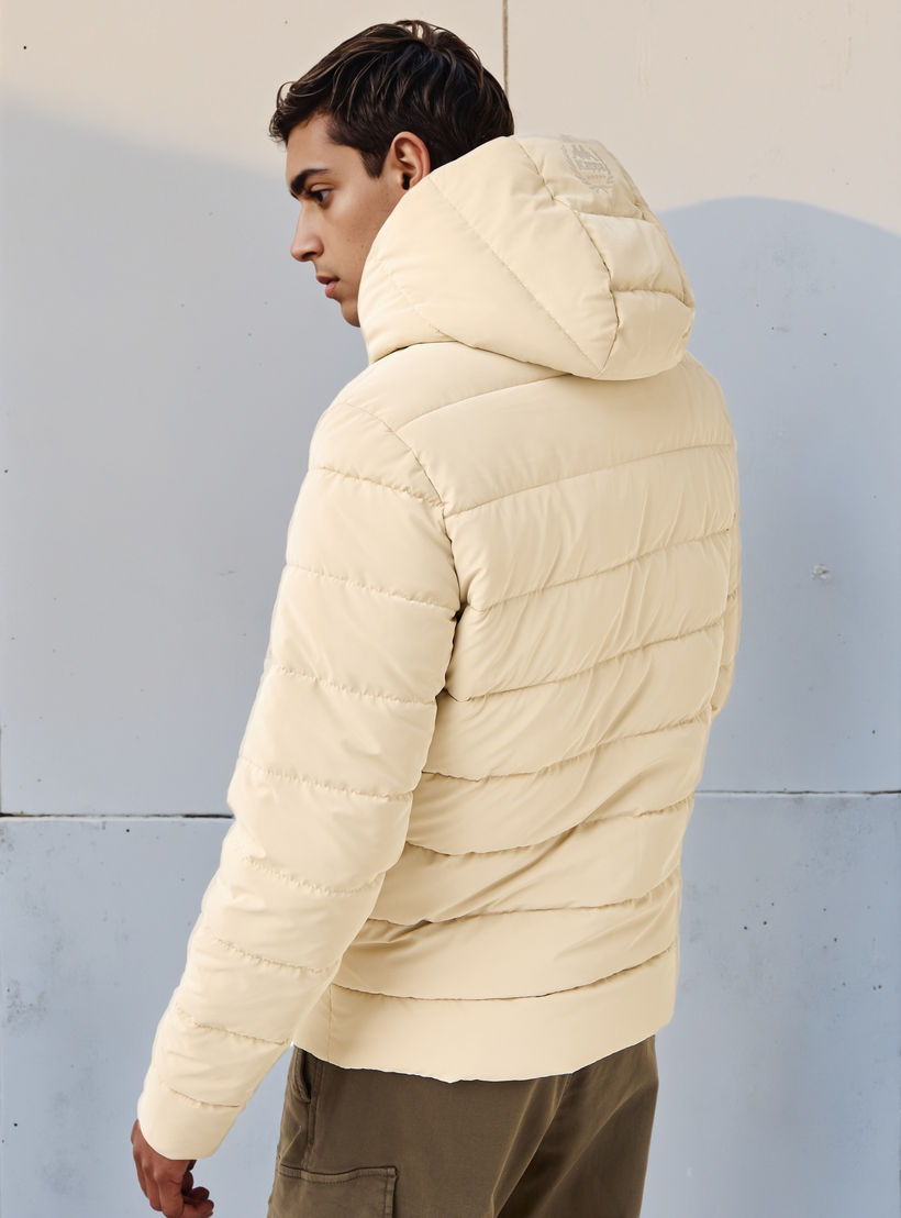 جاكيت منفوخ بقصّة عادية وقبعة للرجال من كابا-men-clothing-jacketsandblazers-jackets-image-3