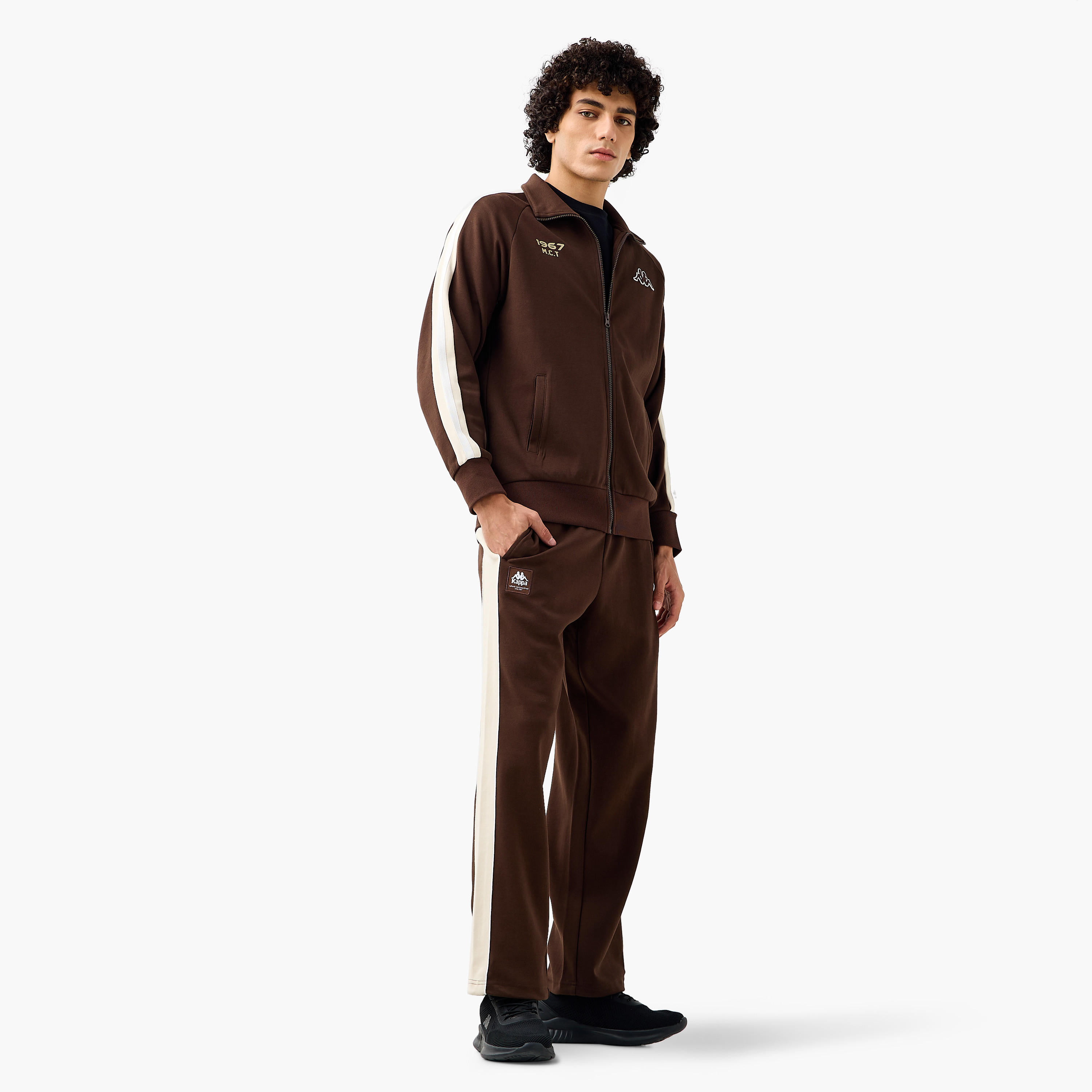 جاكيت بقصّة عادية وياقة عالية للرجال من كابا-men-clothing-jacketsandblazers-jackets-image-4