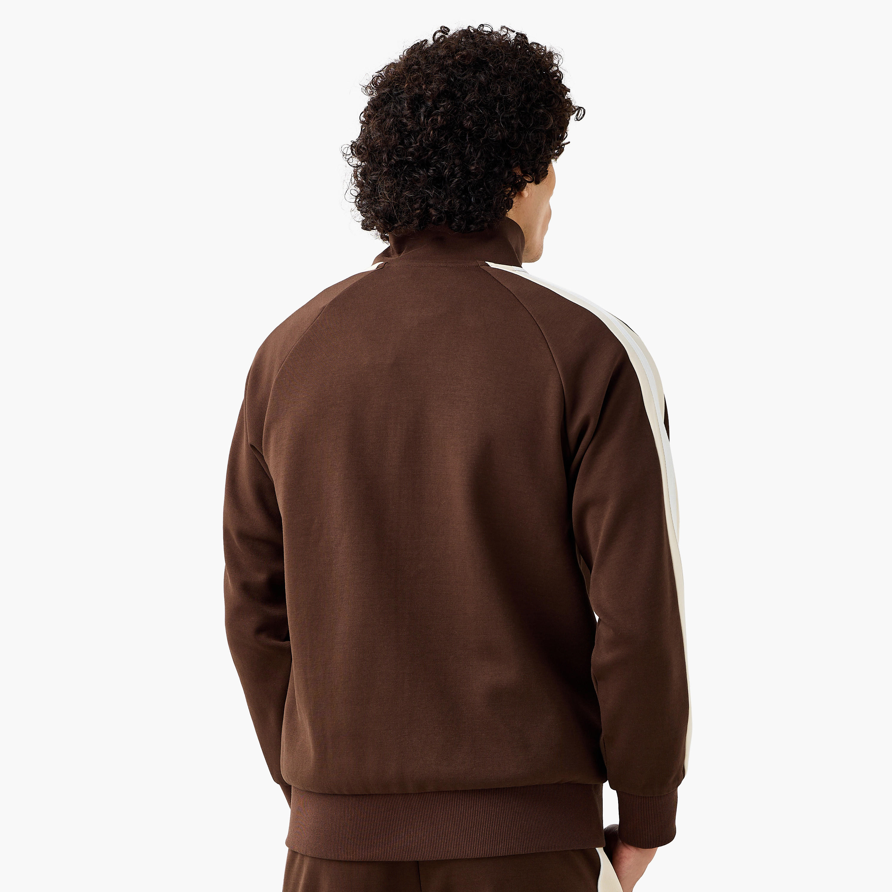 جاكيت بقصّة عادية وياقة عالية للرجال من كابا-men-clothing-jacketsandblazers-jackets-image-2