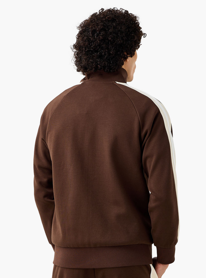 جاكيت بقصّة عادية وياقة عالية للرجال من كابا-men-clothing-jacketsandblazers-jackets-image-2