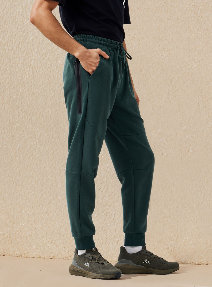 بنطلون رياضي رجالي بألواح ورباط إغلاق من كابا-men-clothing-sportswearandactivewear-bottoms-joggers-image-5