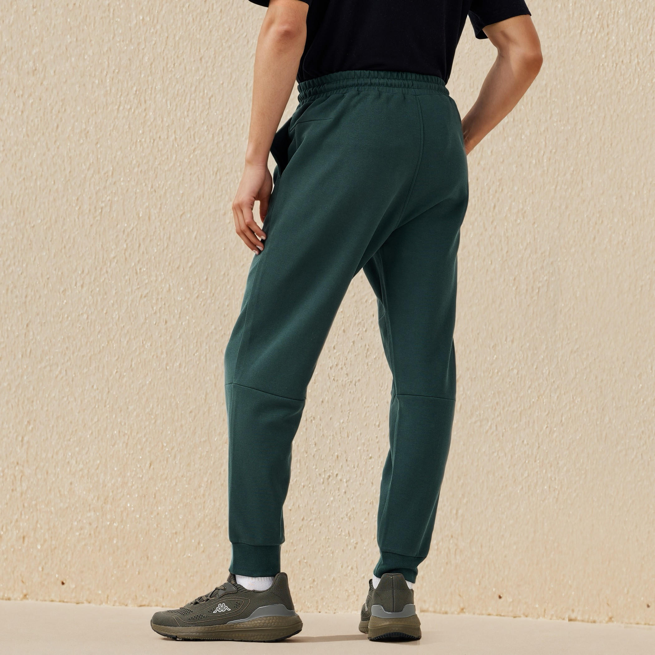 بنطلون رياضي رجالي بألواح ورباط إغلاق من كابا-men-clothing-sportswearandactivewear-bottoms-joggers-image-3