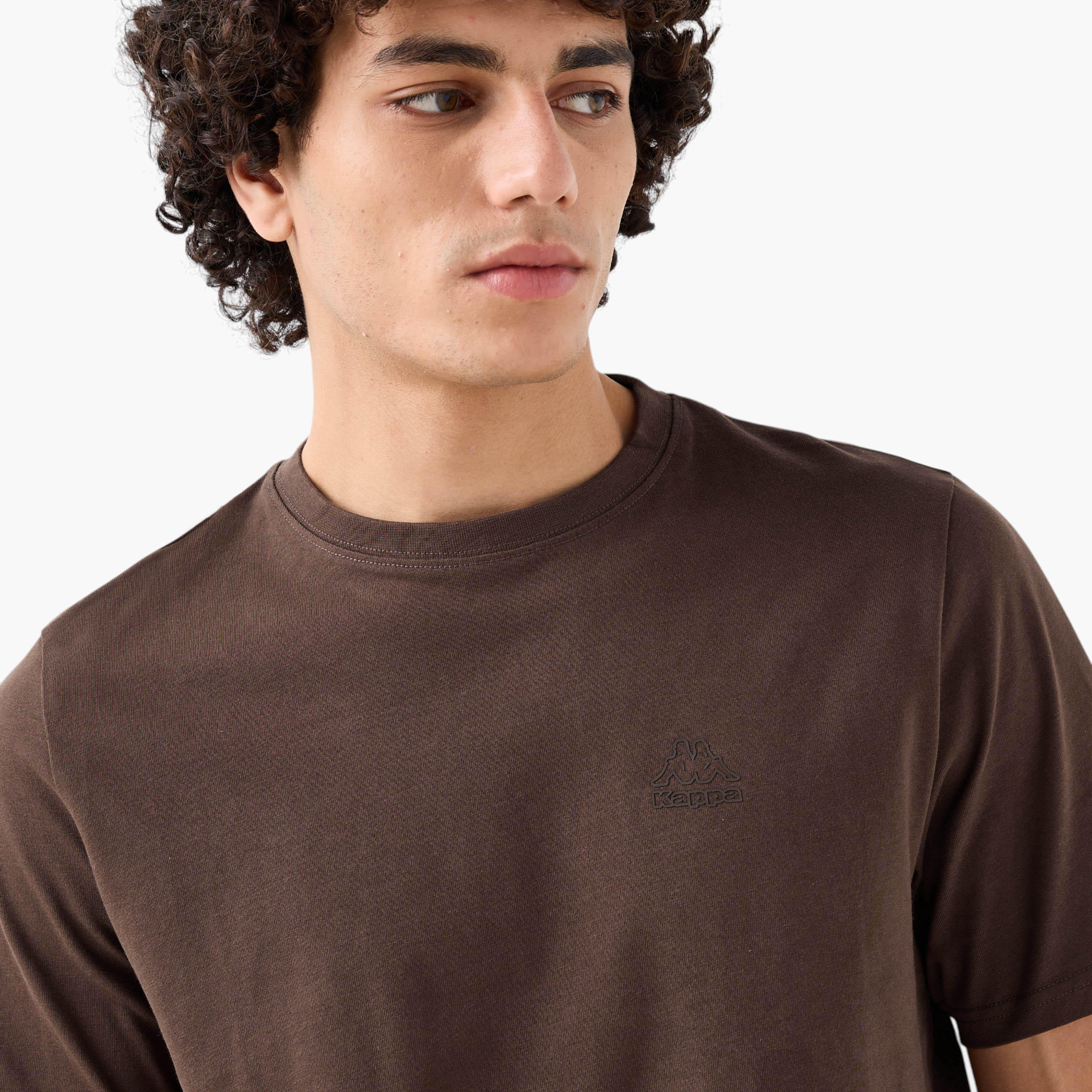 تيشيرت رجالي بطبغات شعار من كابا-men-clothing-tshirtsandpolos-tshirts-image-2