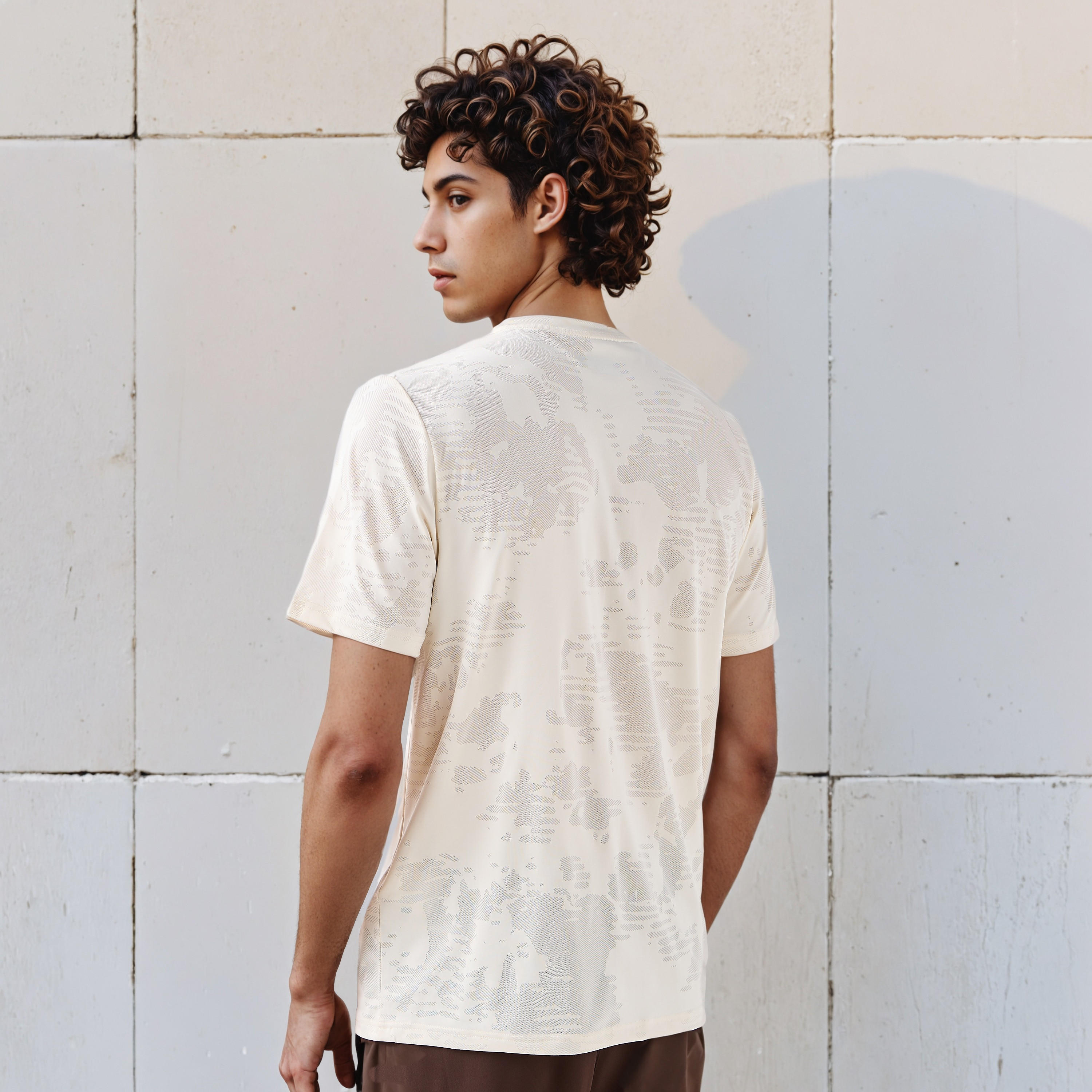 تيشيرت تمرين رجالي بارز الملمس من كابا-men-clothing-sportswearandactivewear-tshirtsandpolos-image-3