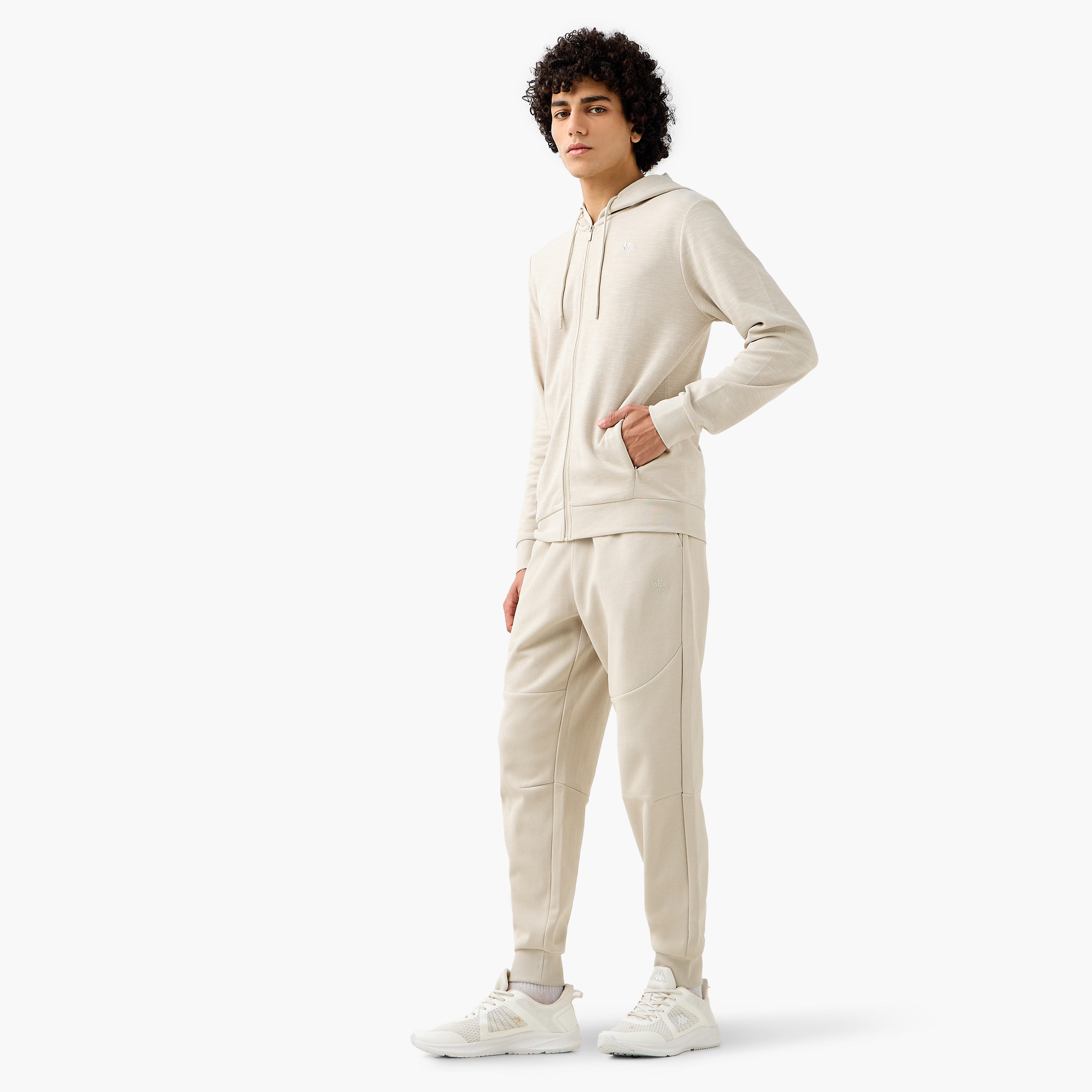 بنطلون رياضي رجالي بألواح ورباط إغلاق من كابا-men-clothing-sportswearandactivewear-bottoms-joggers-image-4