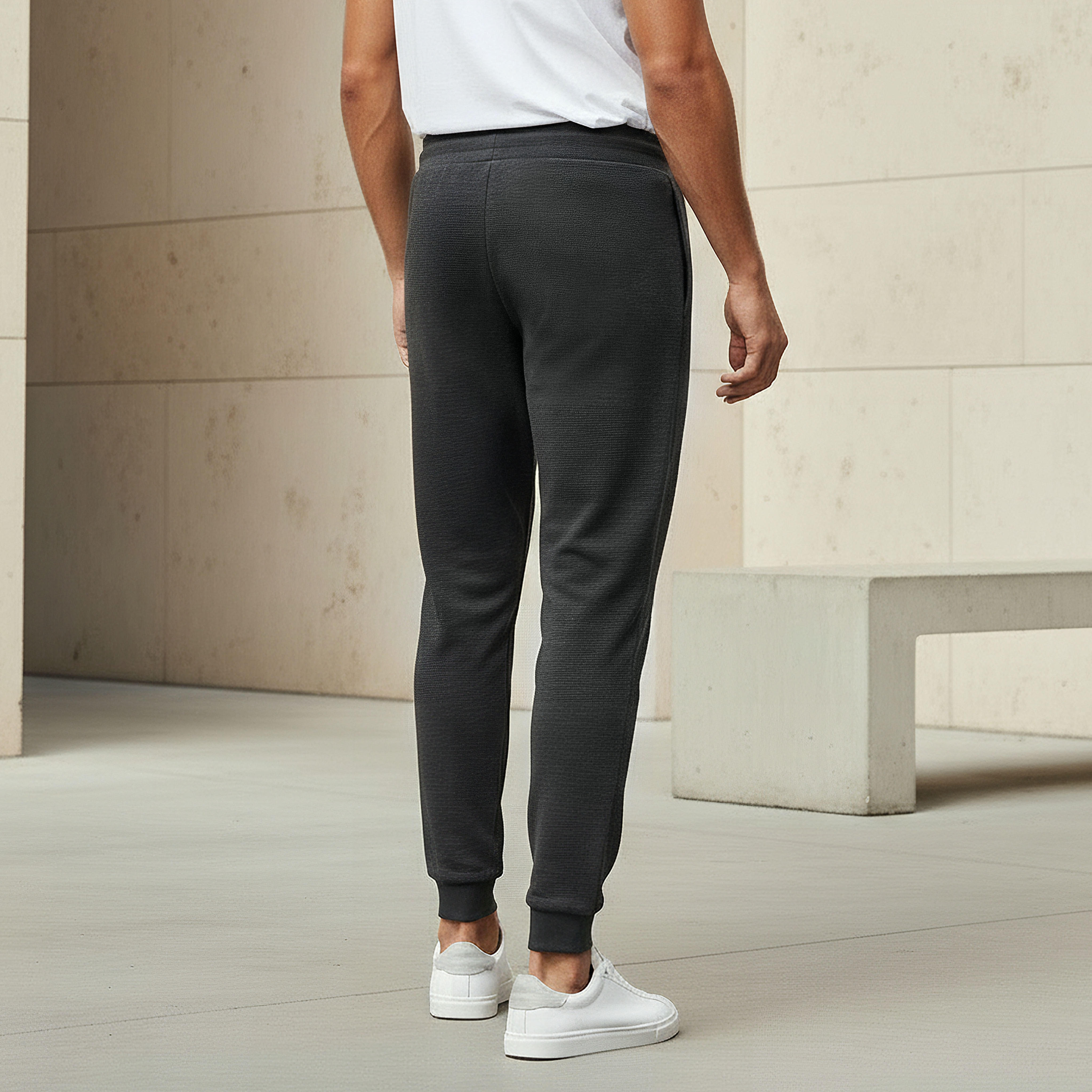 بنطلون جوغر رجالي برباط خصر من كابا-men-clothing-sportswearandactivewear-bottoms-joggers-image-3