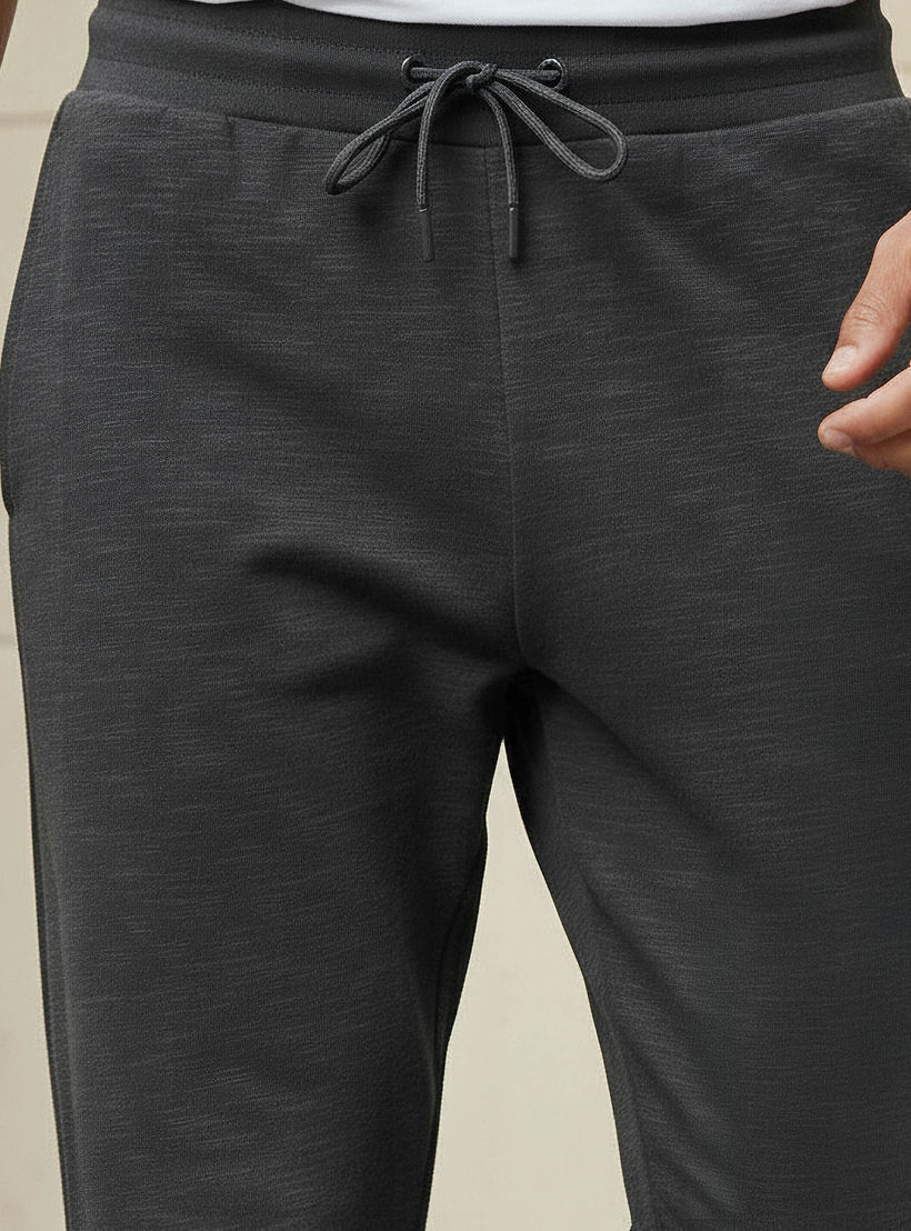 بنطلون جوغر رجالي برباط خصر من كابا-men-clothing-sportswearandactivewear-bottoms-joggers-image-2