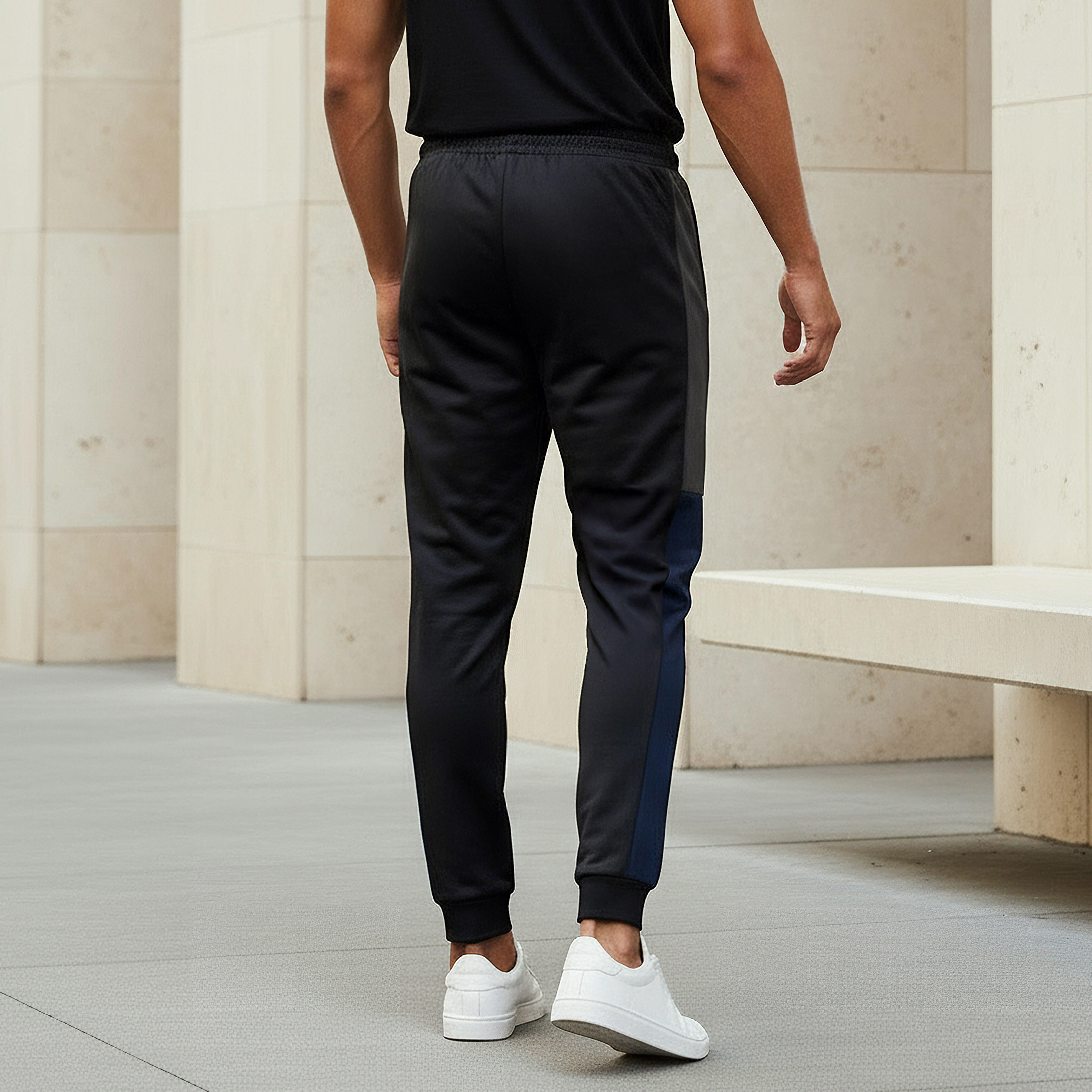 بنطلون جوغر بتصميم قوالب ملونة للرجال من كابا-men-clothing-sportswearandactivewear-bottoms-joggers-image-3