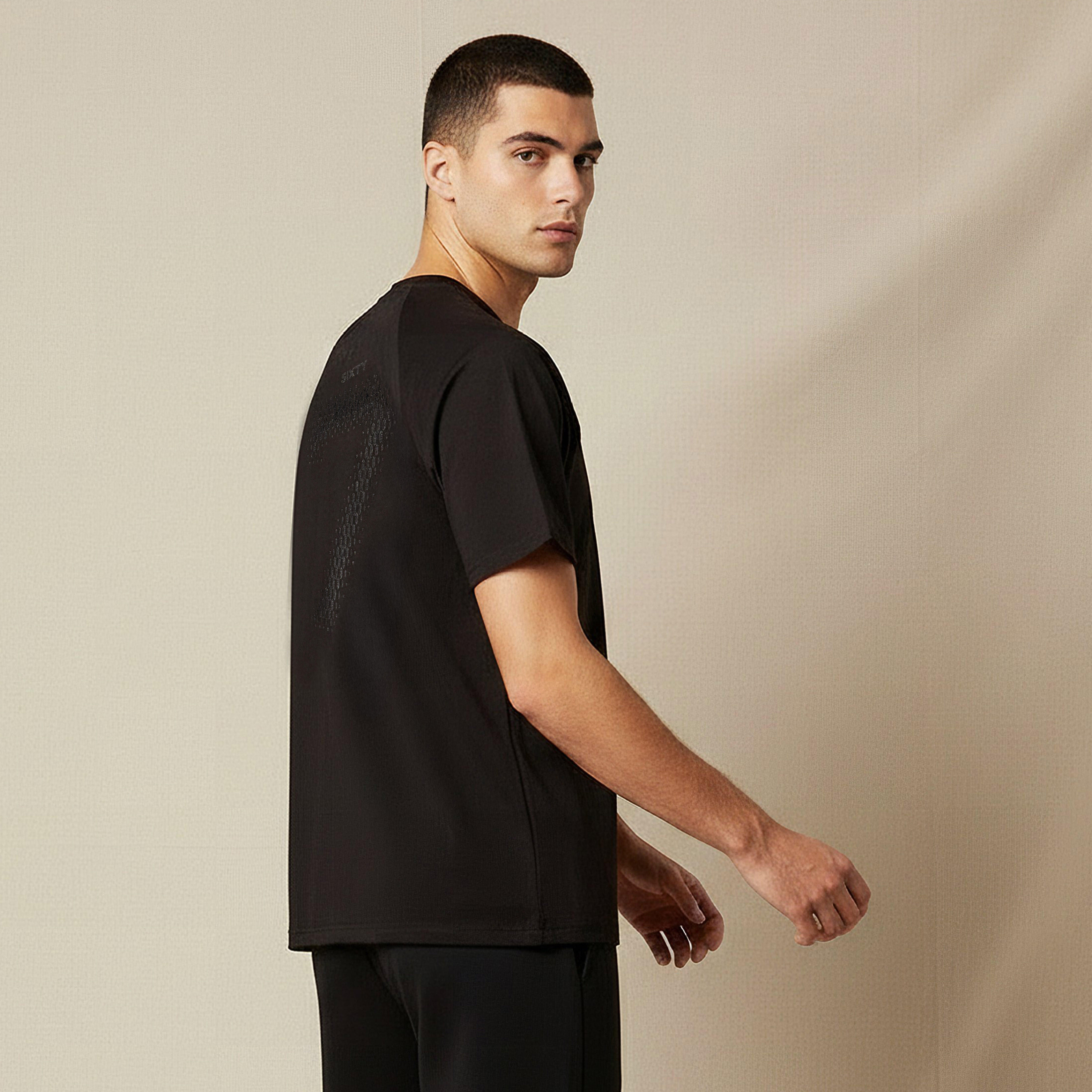 تيشيرت رجالي مطرز من كابا-men-clothing-sportswearandactivewear-tshirtsandpolos-image-2