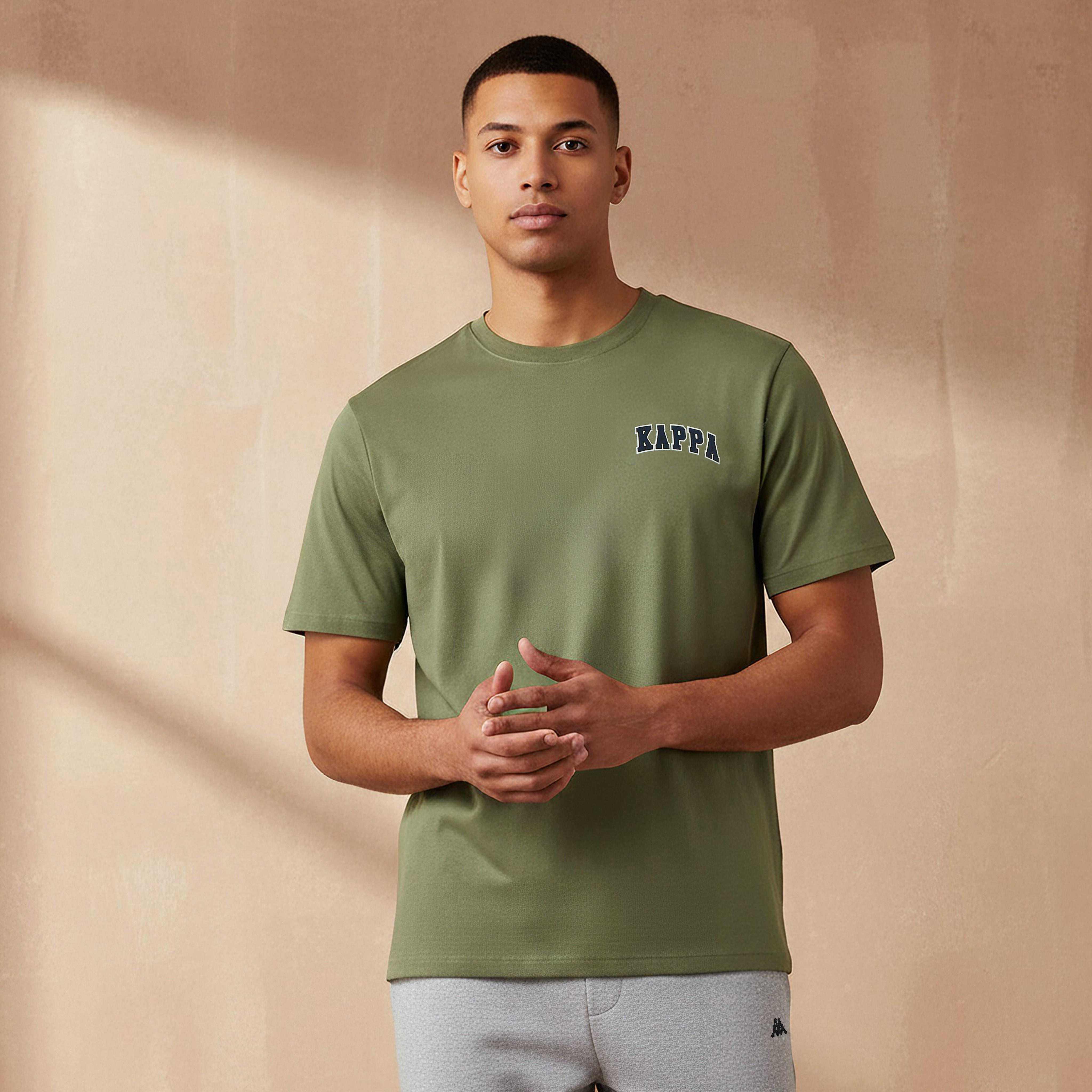 تيشيرت رجالي بطبعات شعار من كابا-men-clothing-sportswearandactivewear-tshirtsandpolos-image-1