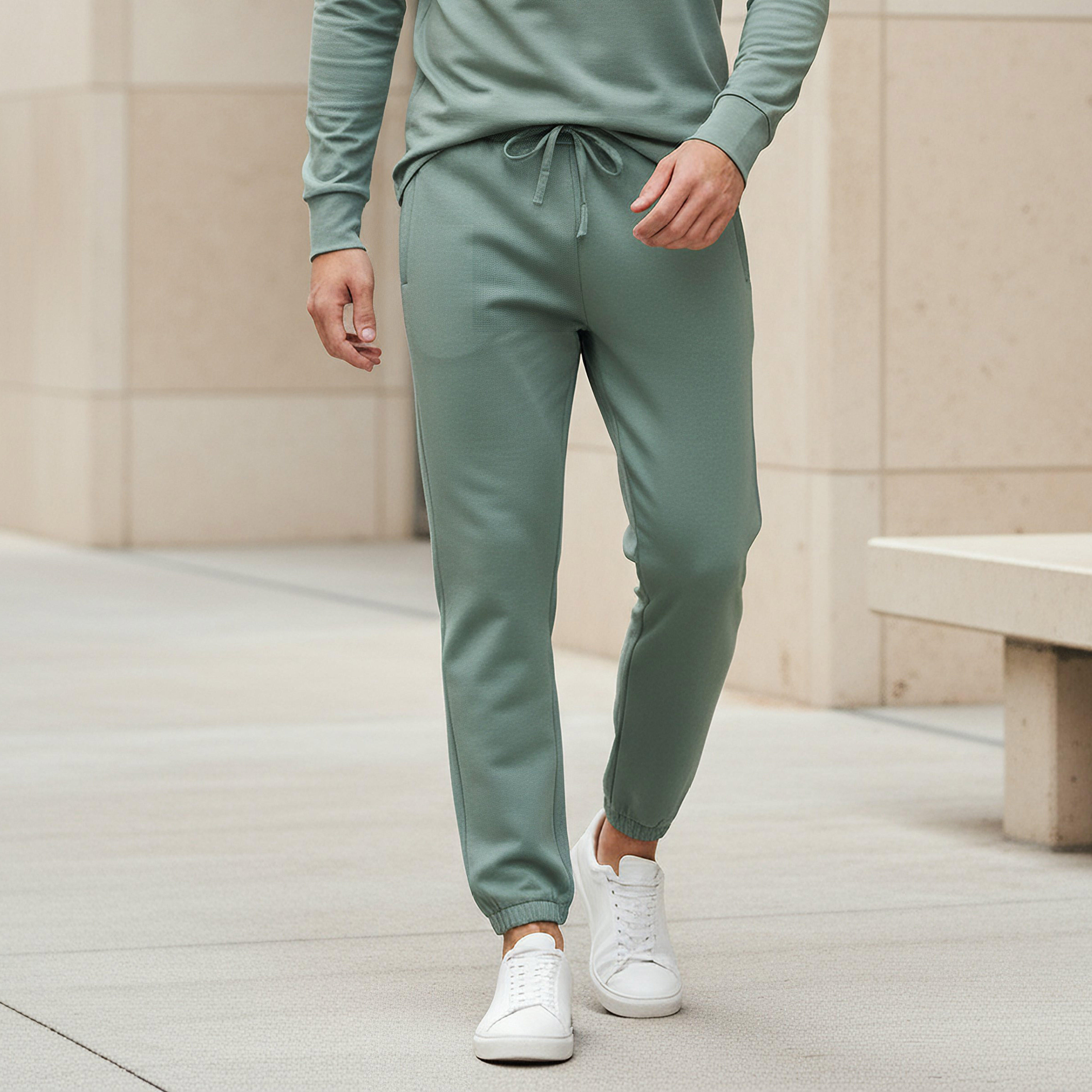 بنطلون رياضي بقصة مريحة وجيوب للرجال من لوف بانغولين-men-clothing-sportswearandactivewear-bottoms-joggers-image-1