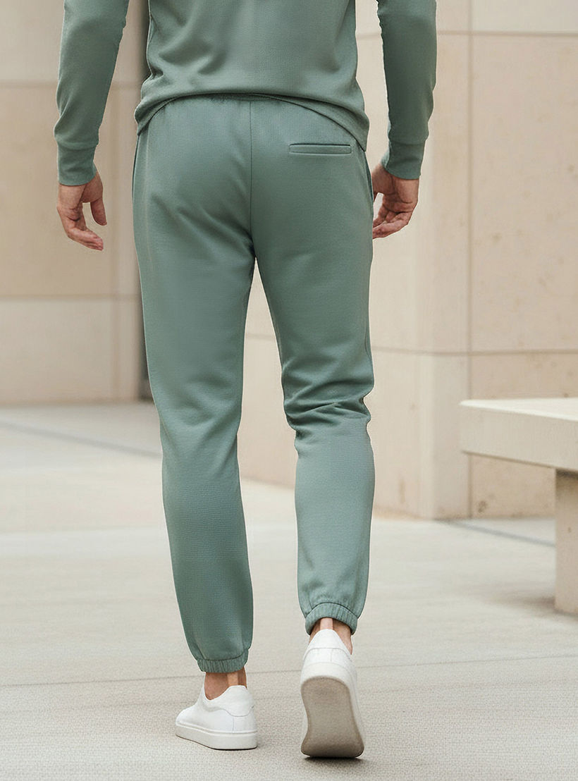 بنطلون رياضي بقصة مريحة وجيوب للرجال من لوف بانغولين-men-clothing-sportswearandactivewear-bottoms-joggers-image-3