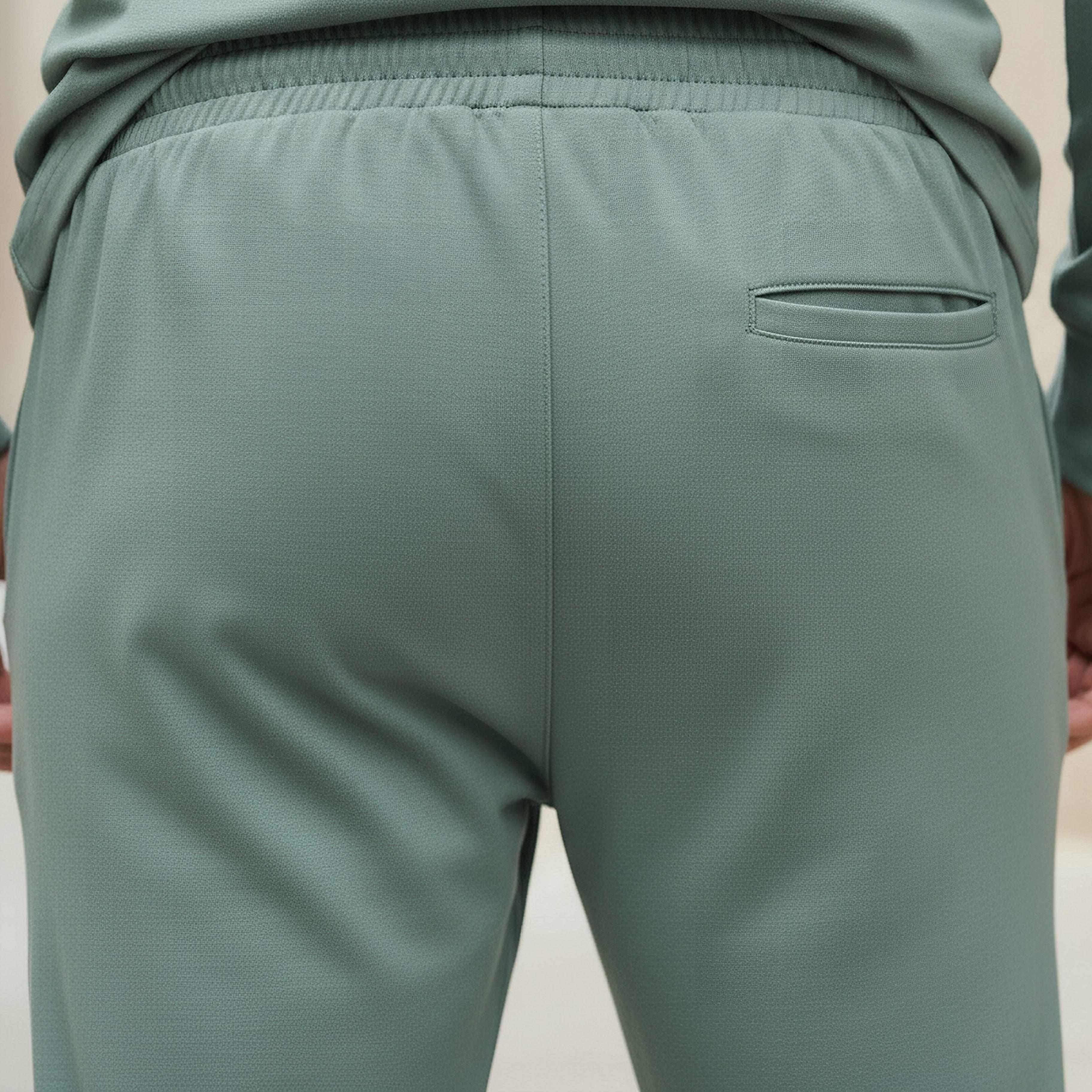 بنطلون رياضي بقصة مريحة وجيوب للرجال من لوف بانغولين-men-clothing-sportswearandactivewear-bottoms-joggers-image-2
