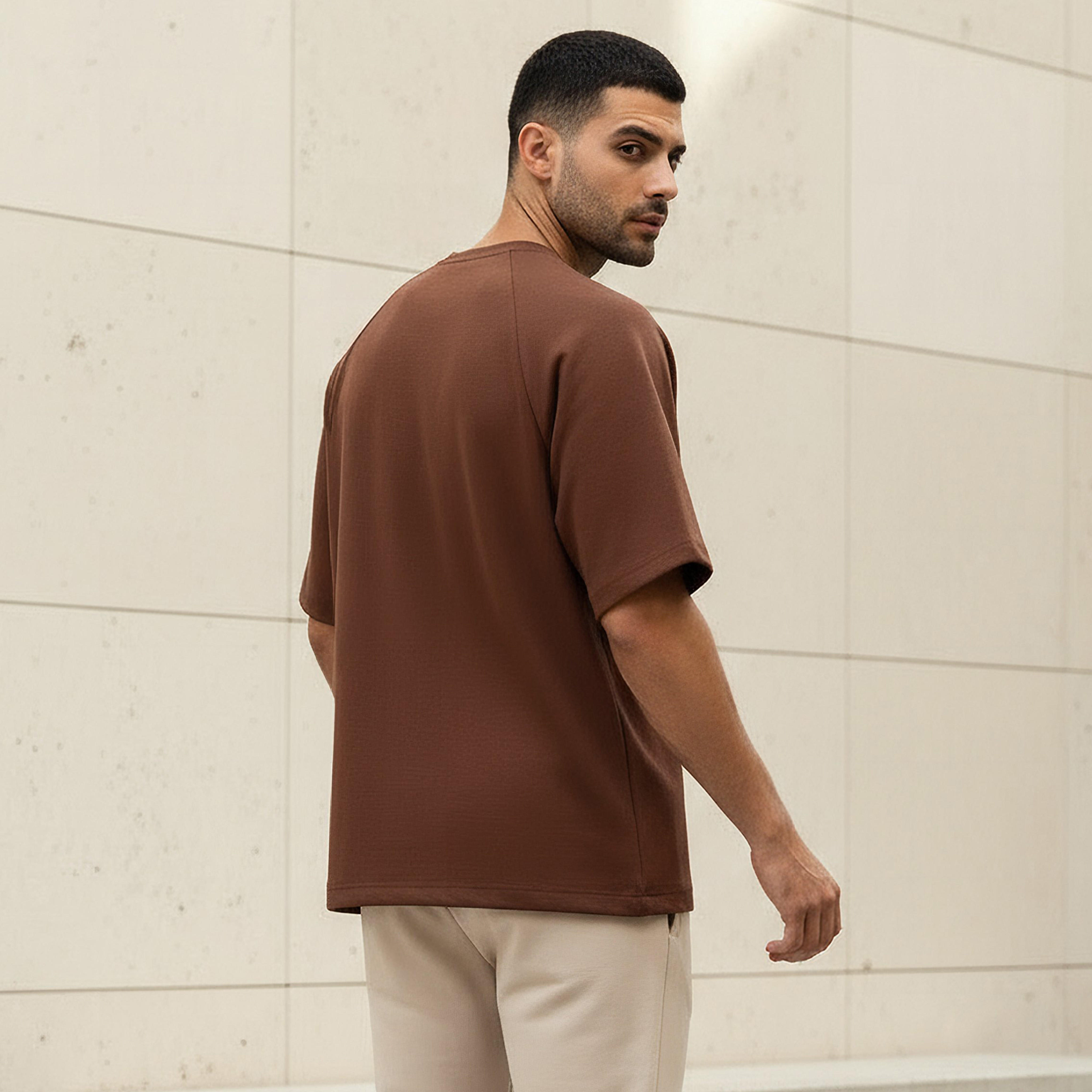 تيشيرت فضفاض بأكمام راجلان للرجال من لاف بانجولين-men-clothing-sportswearandactivewear-tshirtsandpolos-image-3