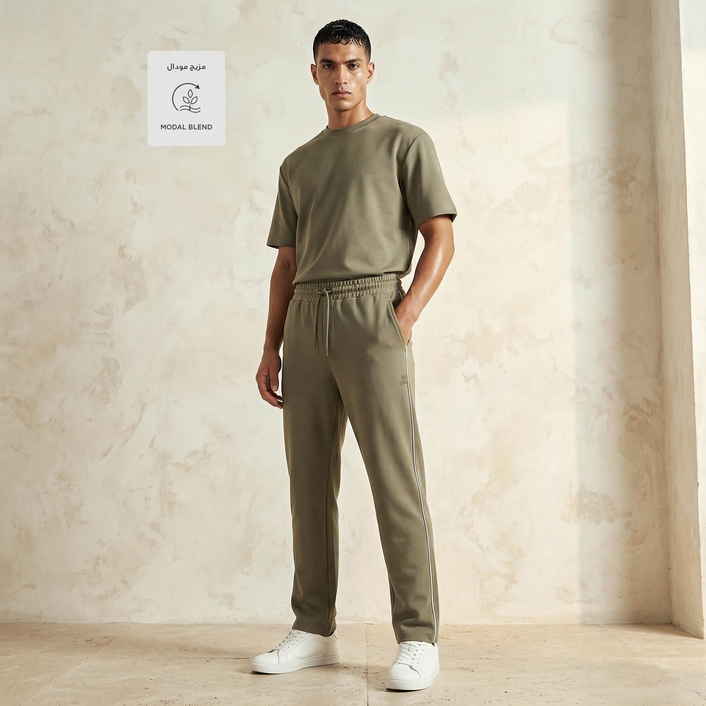 بنطلون رياضي مطاطي بقصة عادية للرجال من كابا-men-clothing-sportswearandactivewear-bottoms-joggers-image-2