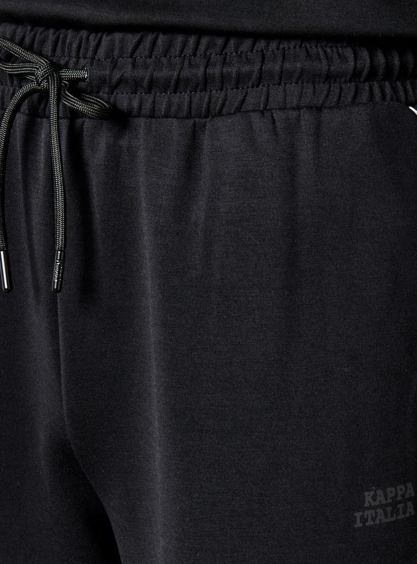بنطلون رياضي مطاطي بقصة عادية للرجال من كابا-men-clothing-sportswearandactivewear-bottoms-joggers-image-2