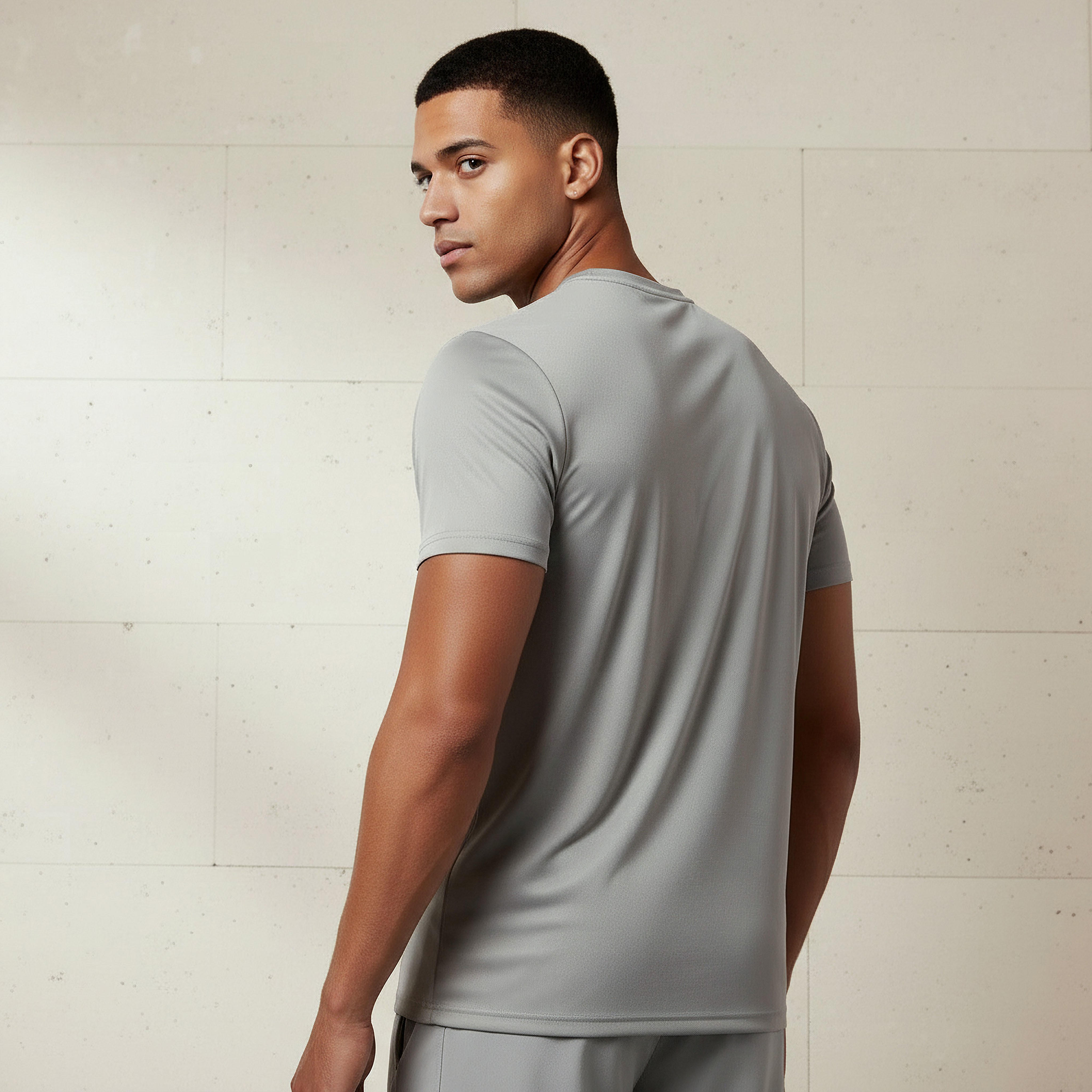 تيشيرت رياضي بطبعات شعار للرجال من كابا-men-clothing-sportswearandactivewear-tshirtsandpolos-image-2