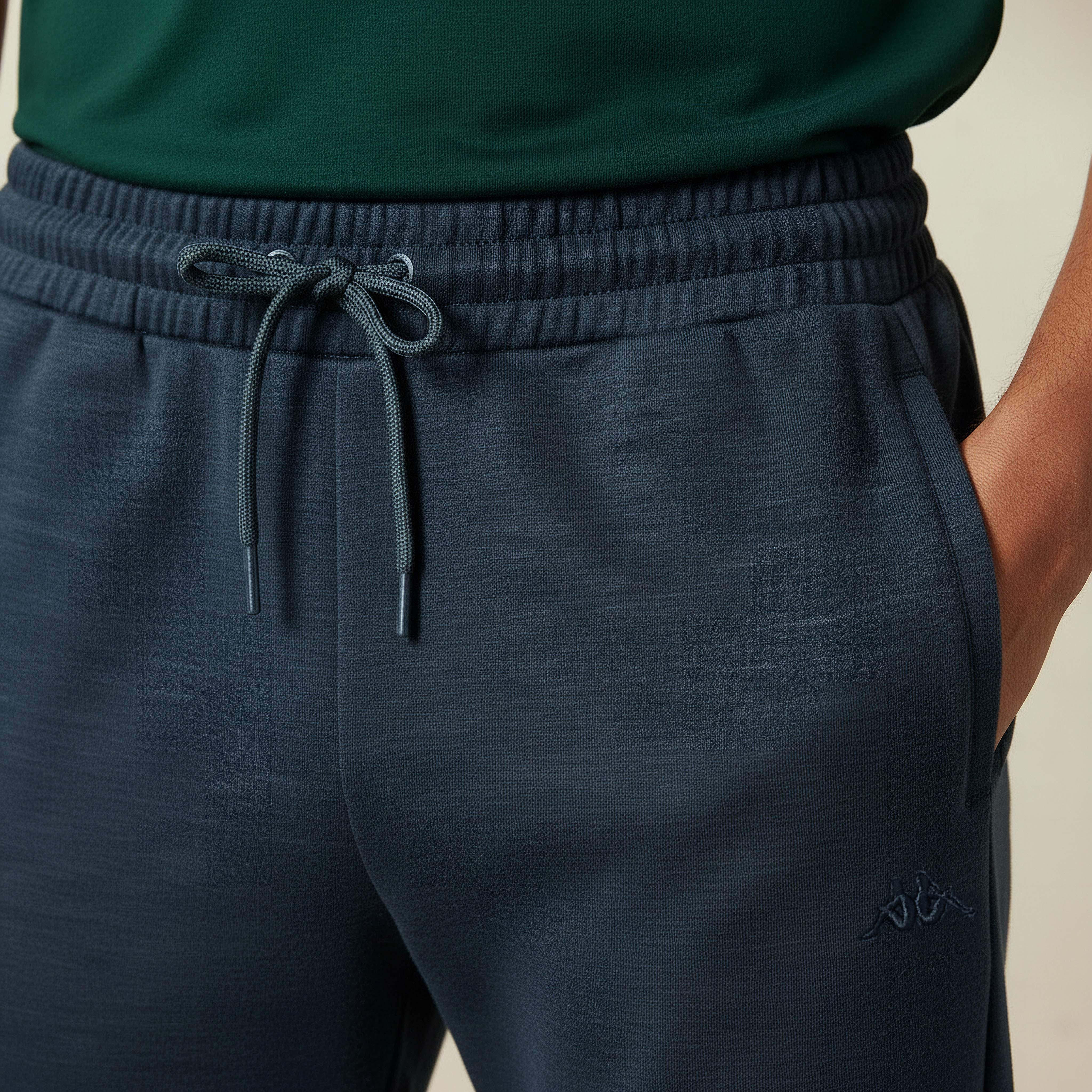 بنطلون رياضي بقصّة عادية وخصر برباط للرجال-men-clothing-sportswearandactivewear-bottoms-joggers-image-1