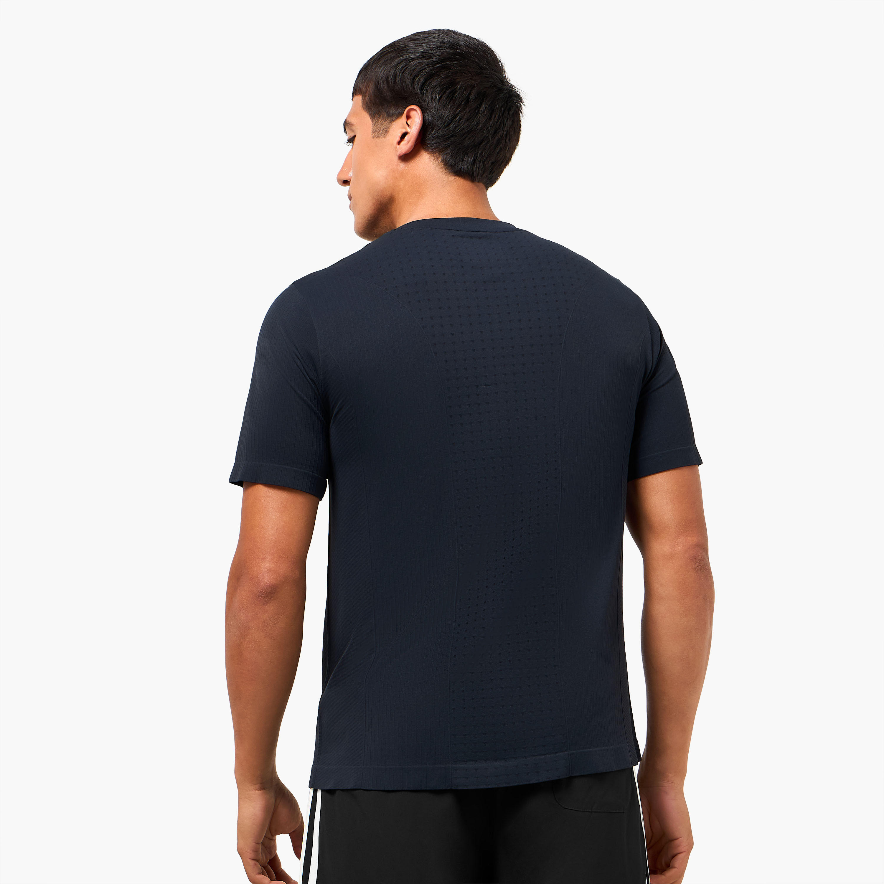 تيشيرت مضلع بدون درزات بلمسة ناعمة من كابا-men-clothing-sportswearandactivewear-tshirtsandpolos-image-4