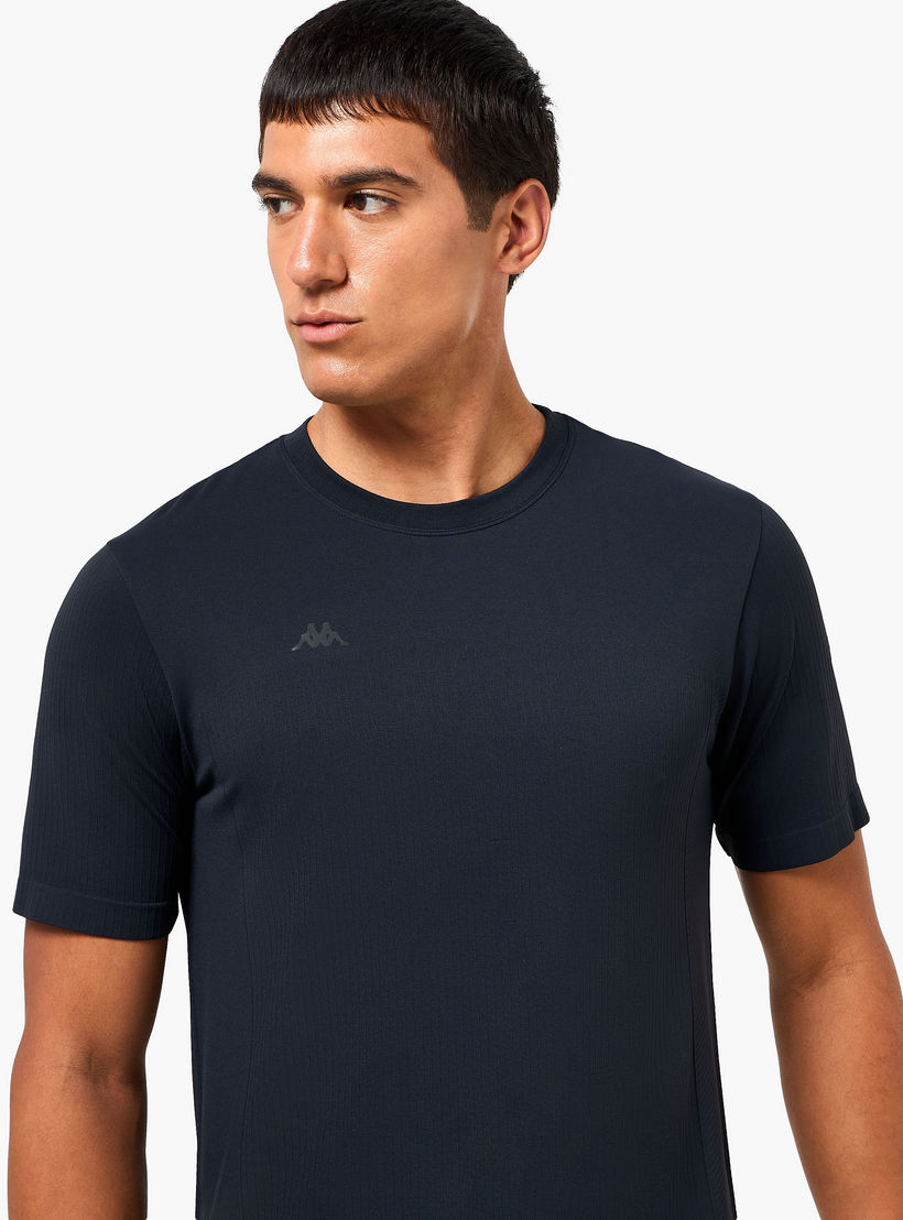 تيشيرت مضلع بدون درزات بلمسة ناعمة من كابا-men-clothing-sportswearandactivewear-tshirtsandpolos-image-5
