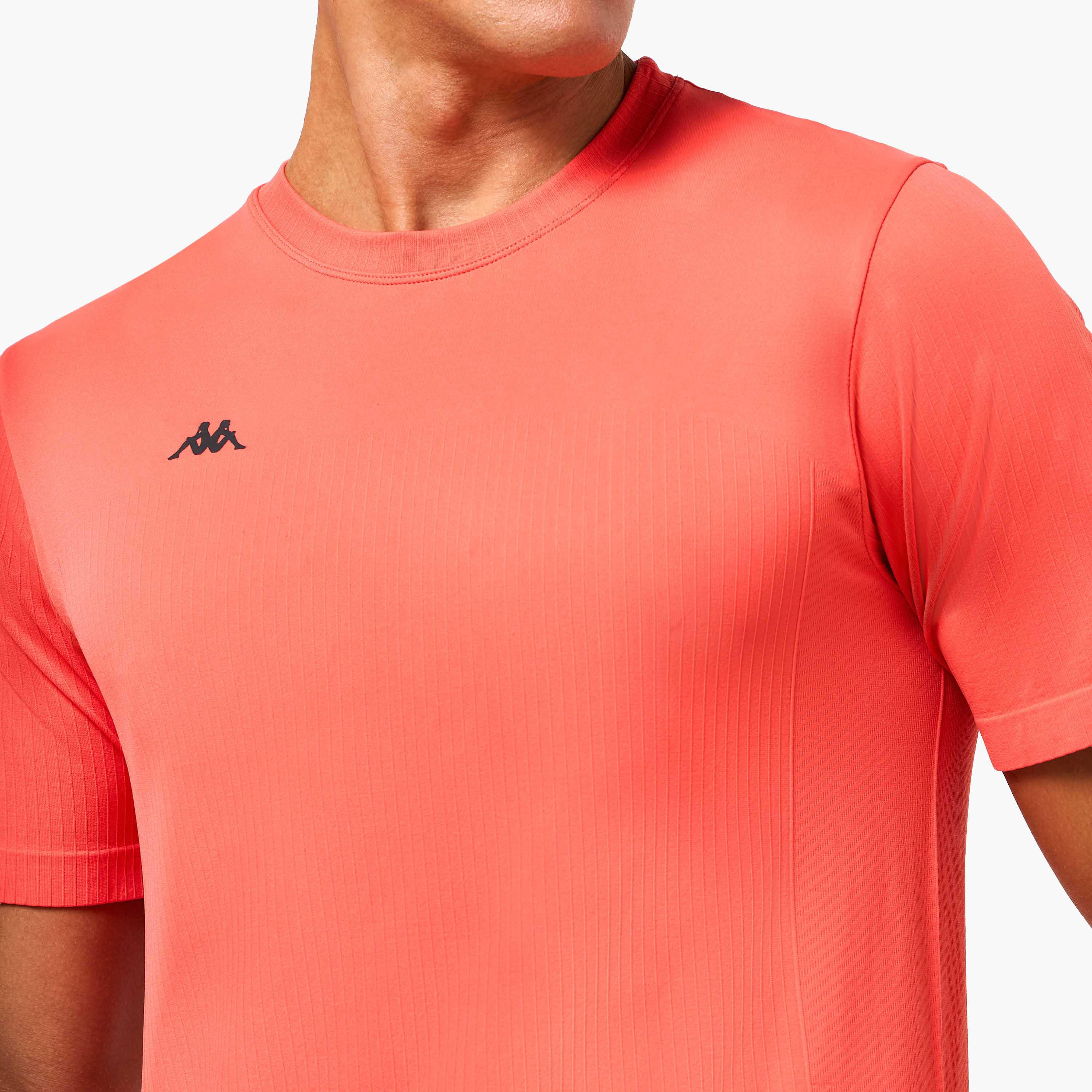 تيشيرت مضلع بدون درزات بلمسة ناعمة من كابا-men-clothing-sportswearandactivewear-tshirtsandpolos-image-2