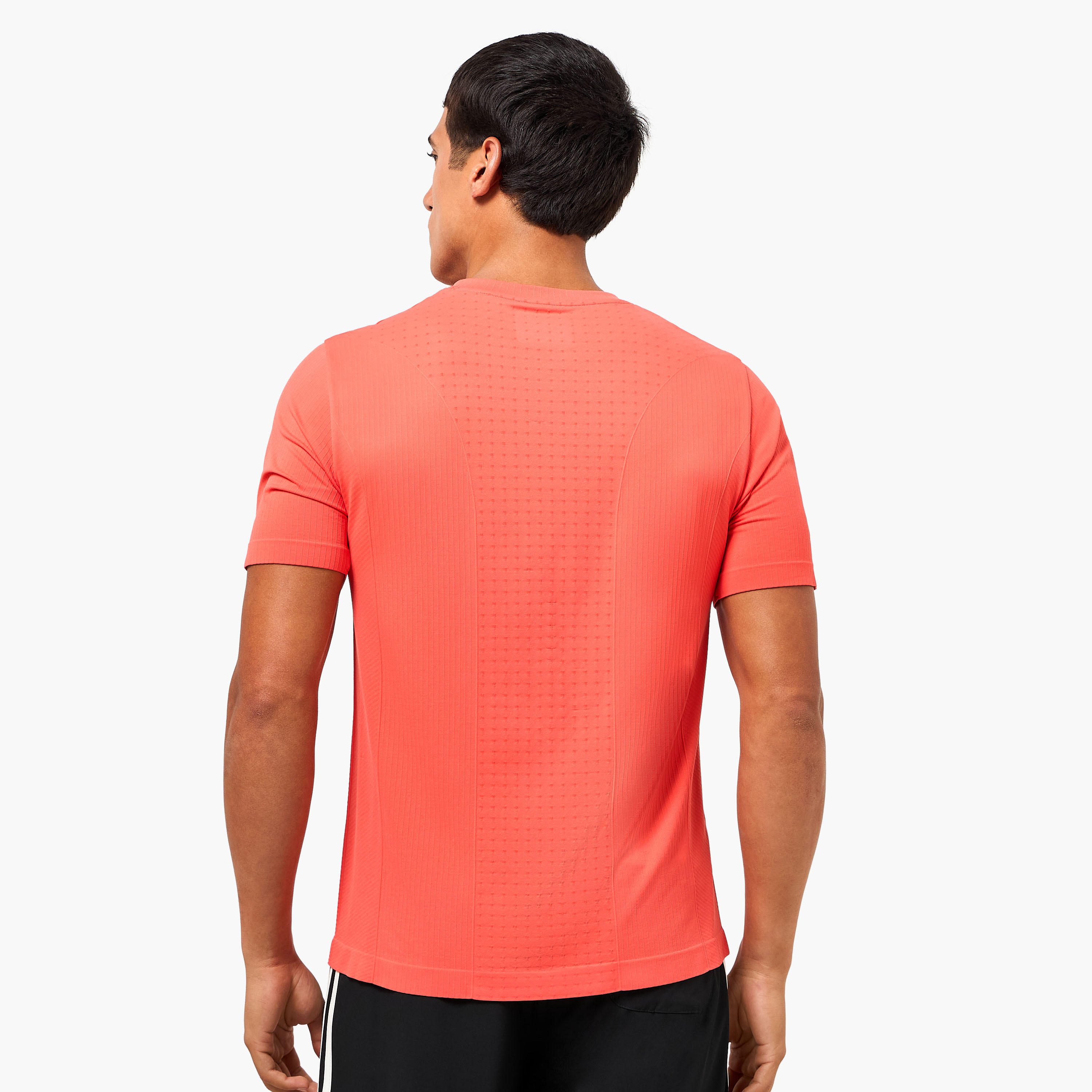 تيشيرت مضلع بدون درزات بلمسة ناعمة من كابا-men-clothing-sportswearandactivewear-tshirtsandpolos-image-4