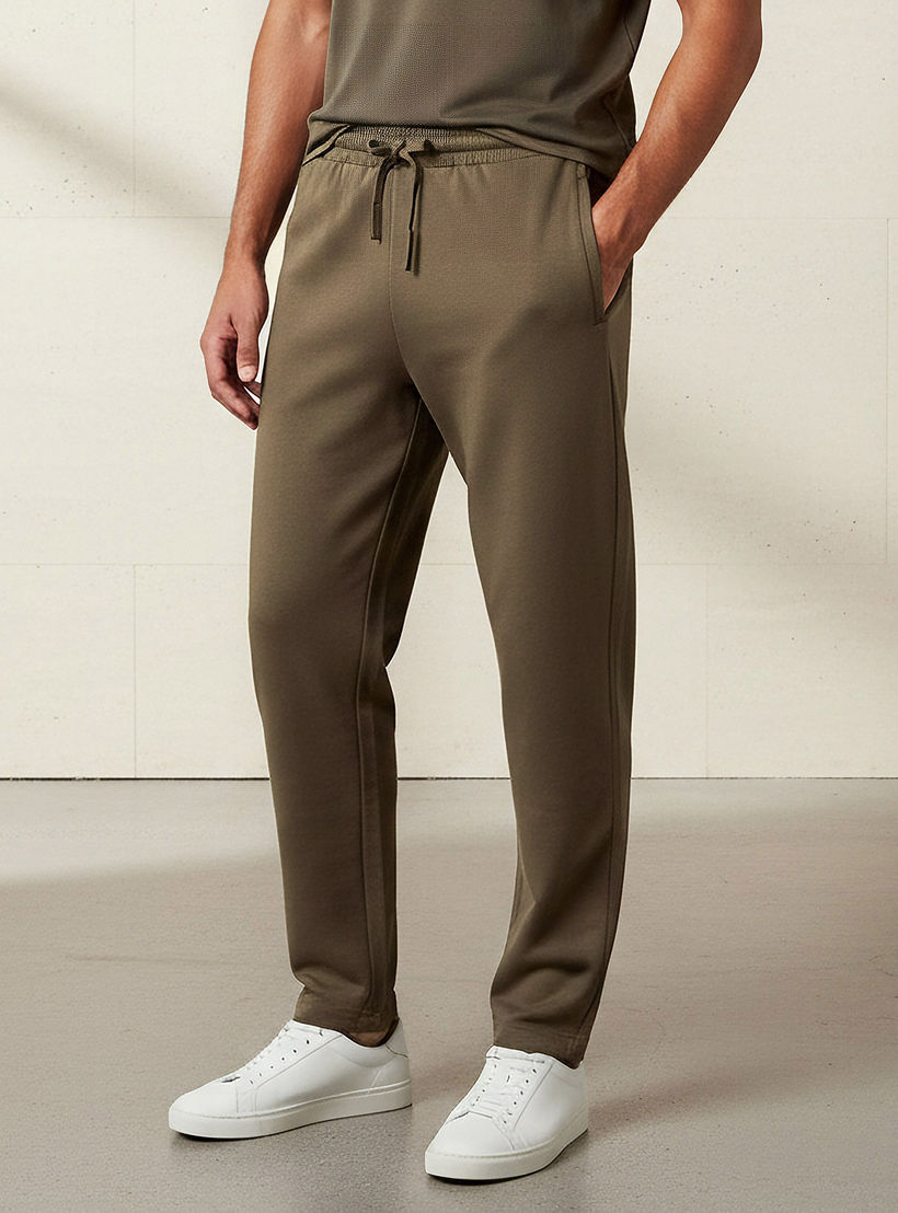 بنطلون رياضي قابل للتمدد بقصة عادية للرجال من لوف بانغولين-men-clothing-sportswearandactivewear-bottoms-joggers-image-1