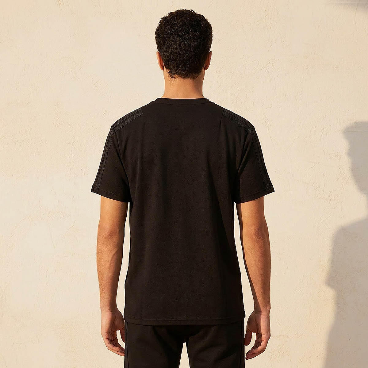 تيشيرت بتطريزات شعار من كابا-men-clothing-sportswearandactivewear-tshirtsandpolos-image-4