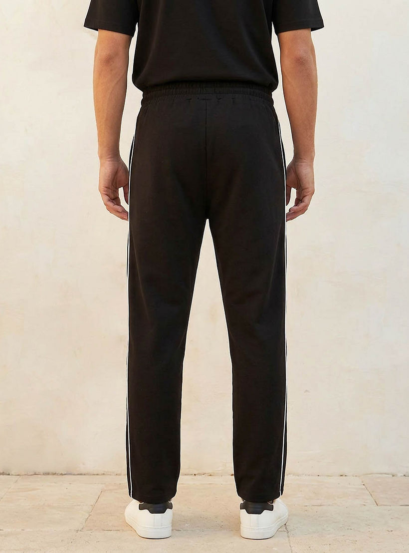 بنطلون رياضي ناعم الملمس بخصر برباط من كابا-men-clothing-sportswearandactivewear-bottoms-joggers-image-4